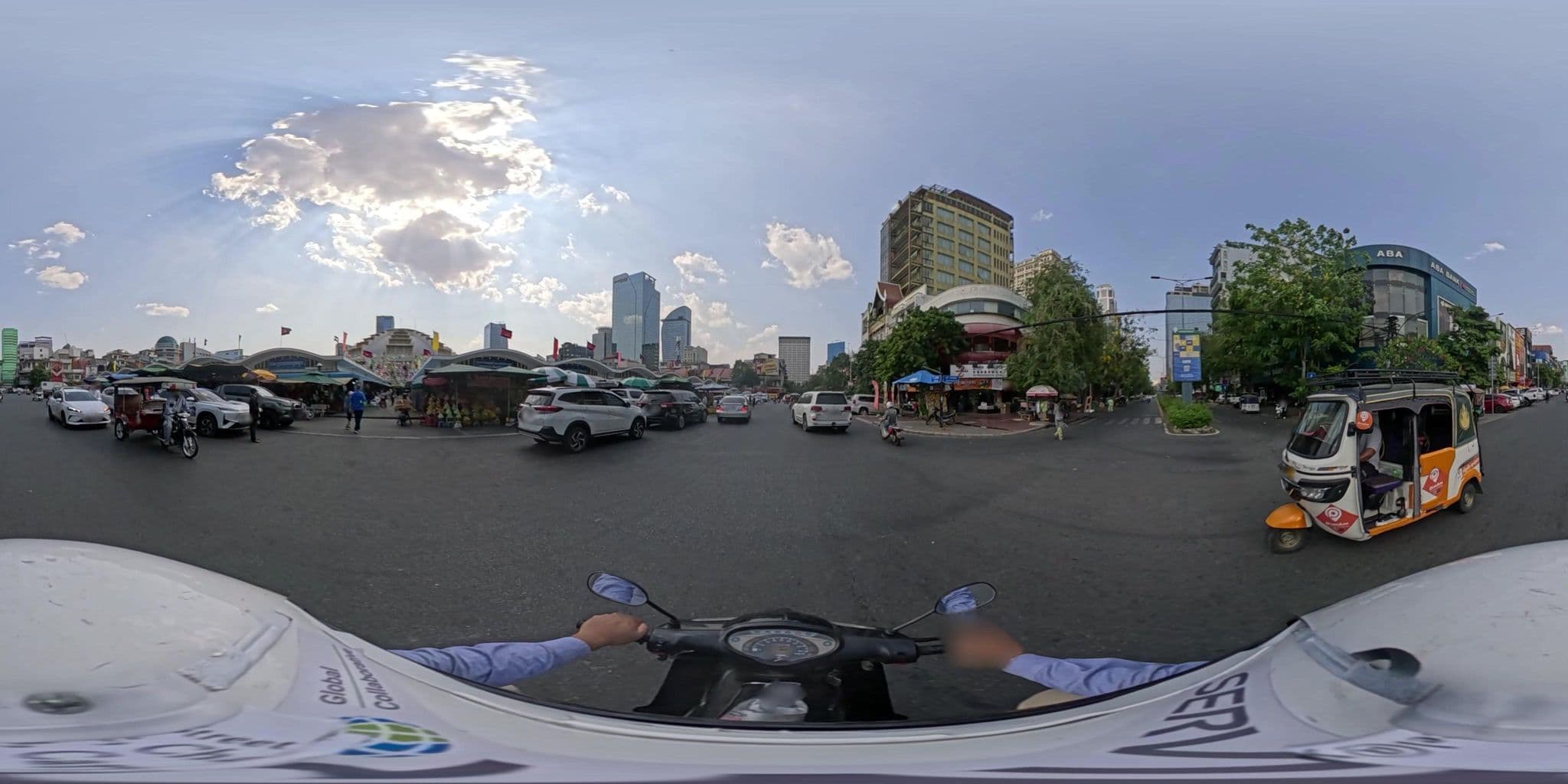Street view near New Lapaillote Hotel (Central Market), Phnom Penh — © vteck (CC BY-SA · Mapillary)