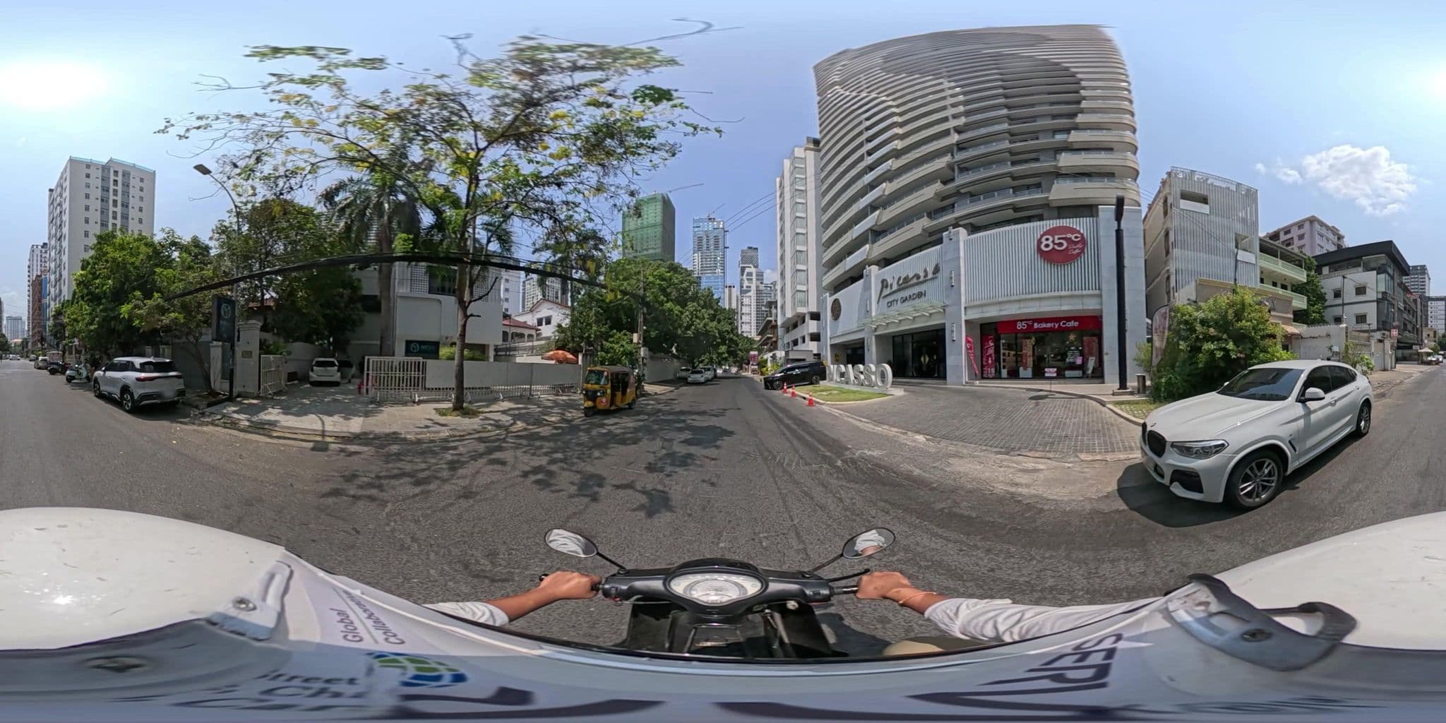 Street view near Envoy Hostel, Phnom Penh — © vteck (CC BY-SA · Mapillary)
