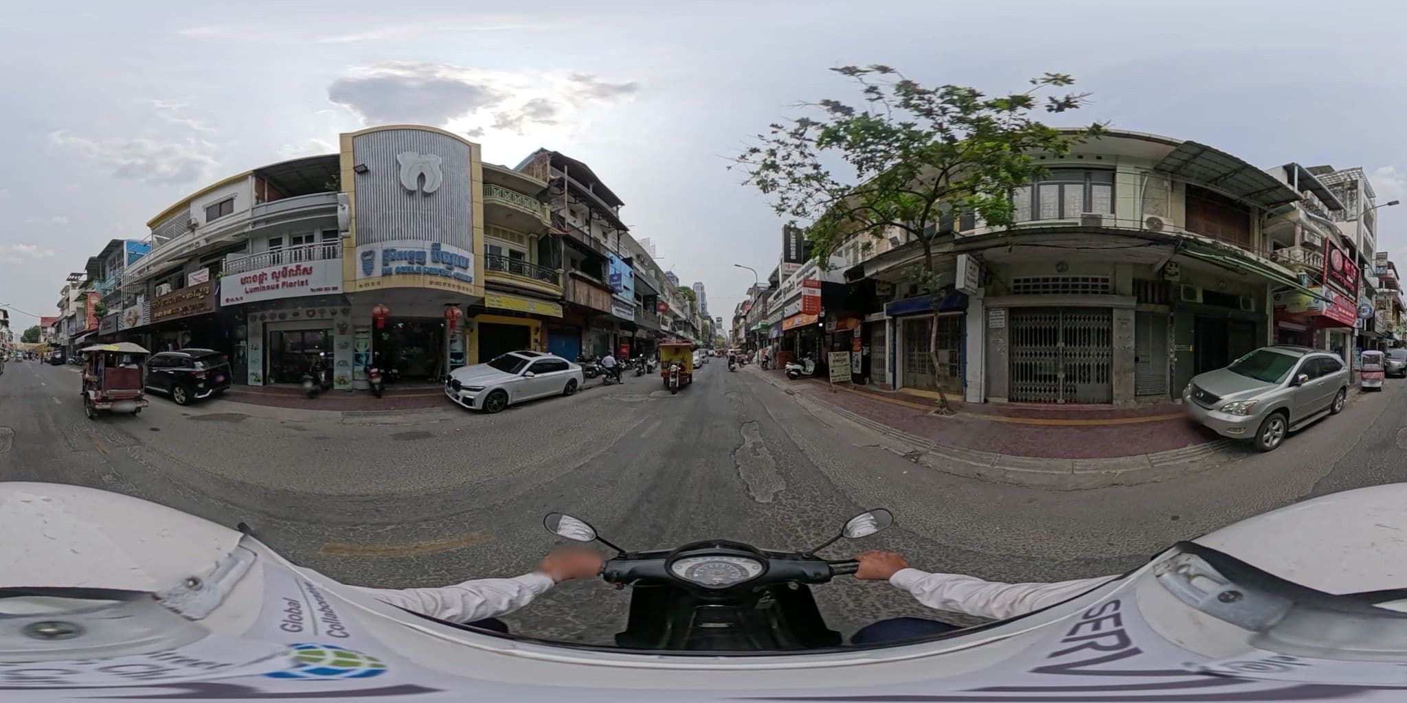 Street view near happy guesthouse, Phnom Penh — © vteck (CC BY-SA · Mapillary)
