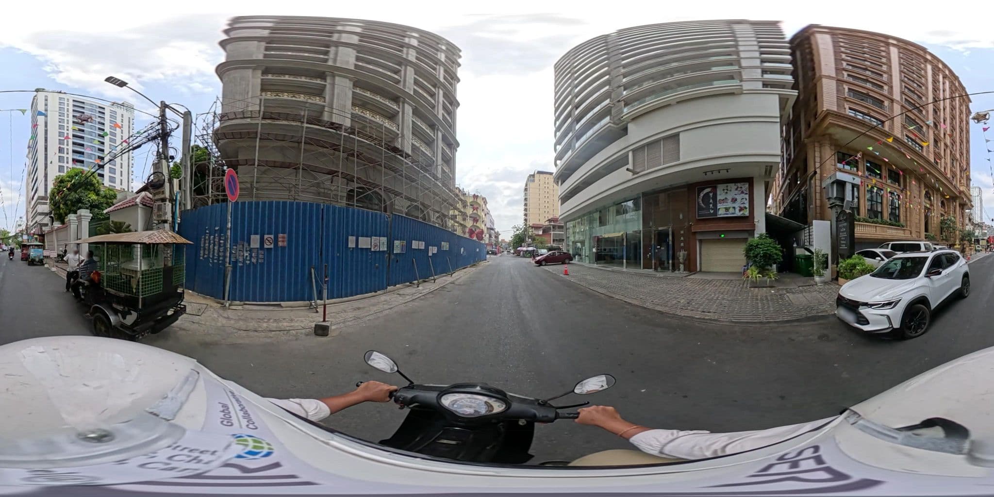 Street view near bellavita apartment, Phnom Penh — © vteck (CC BY-SA · Mapillary)