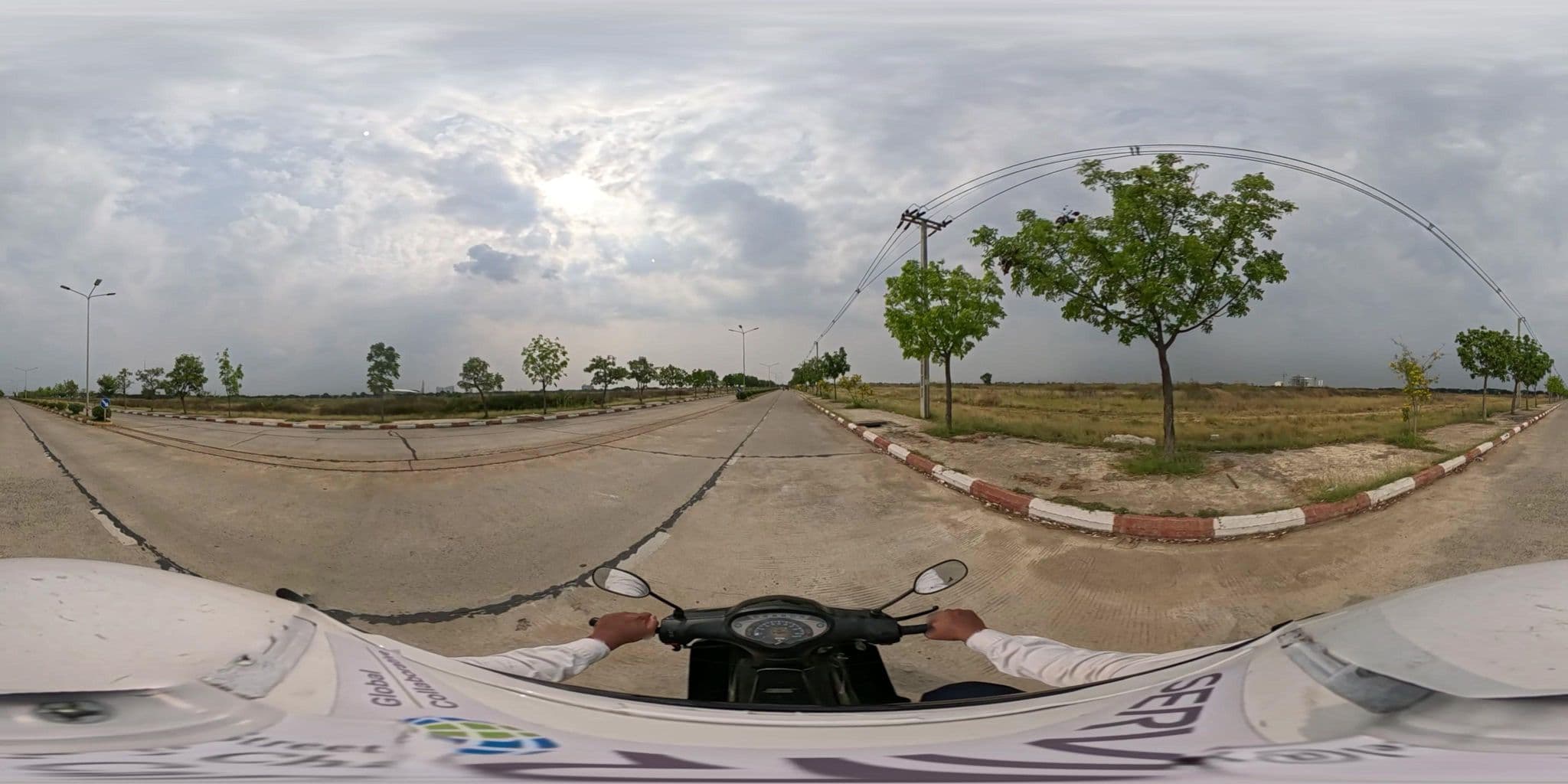 Street view near Garden City Hotel & Golf, Chrang Chamreh Muoy — © vteck (CC BY-SA · Mapillary)