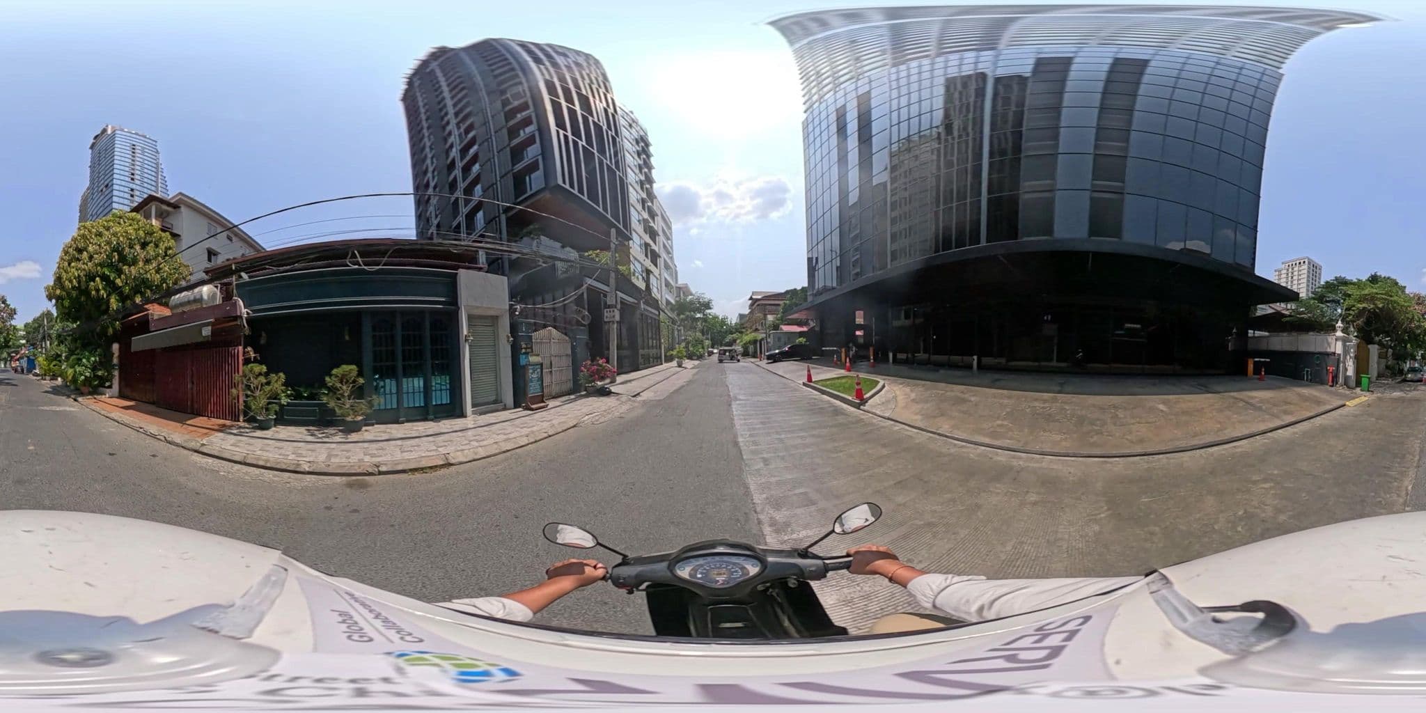 Street view near ave gran hotel, Tuŏl Tumpung — © vteck (CC BY-SA · Mapillary)