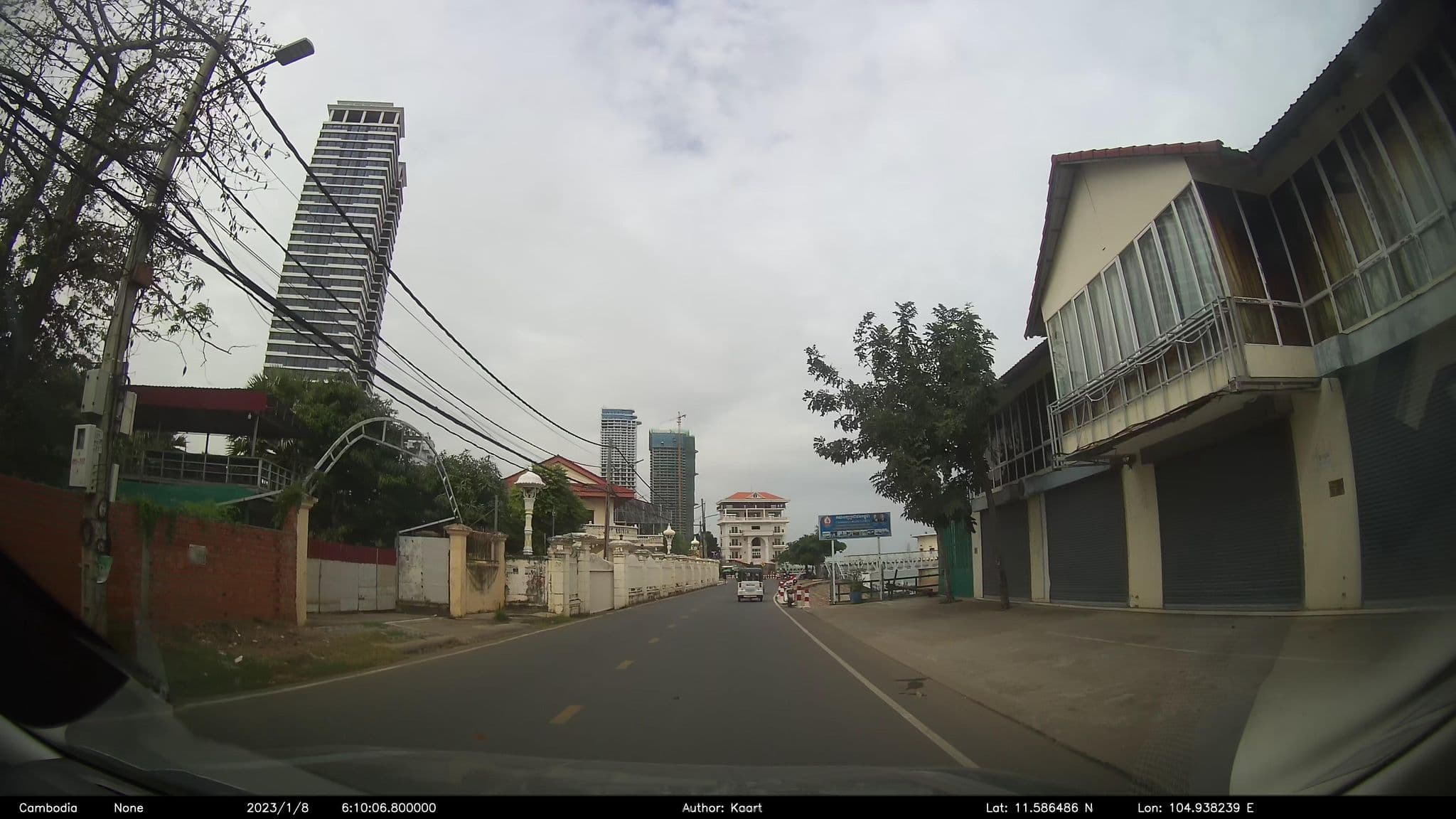 Street view near Shretmey Hotel, Phnom Penh — © kaart_2 (CC BY-SA · Mapillary)