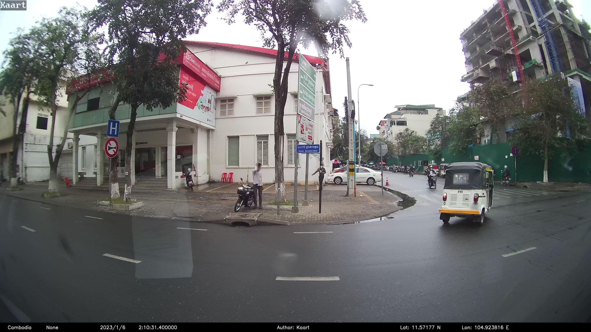 Street view near cente point inn, Phnom Penh — © kaart_2 (CC BY-SA · Mapillary)