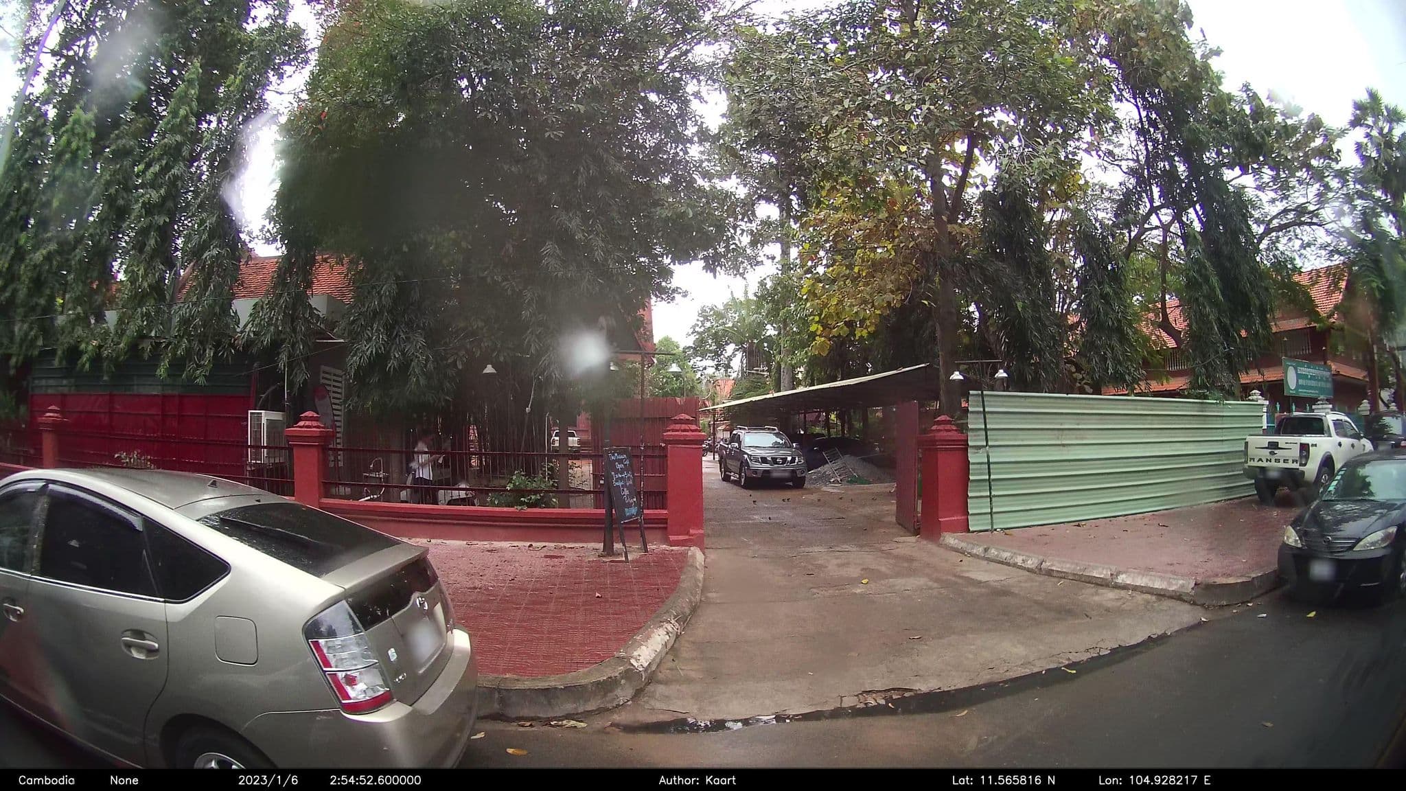 Street view near Hyatt Regency Phnom Penh, Phnom Penh — © kaart_2 (CC BY-SA · Mapillary)