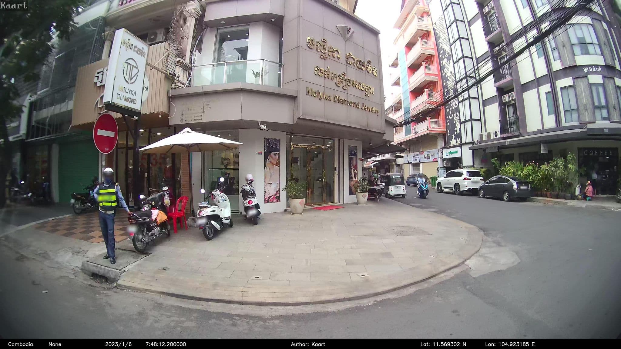 Street view near Lavanya Boutique Hotel, Phnom Penh — © kaart_2 (CC BY-SA · Mapillary)