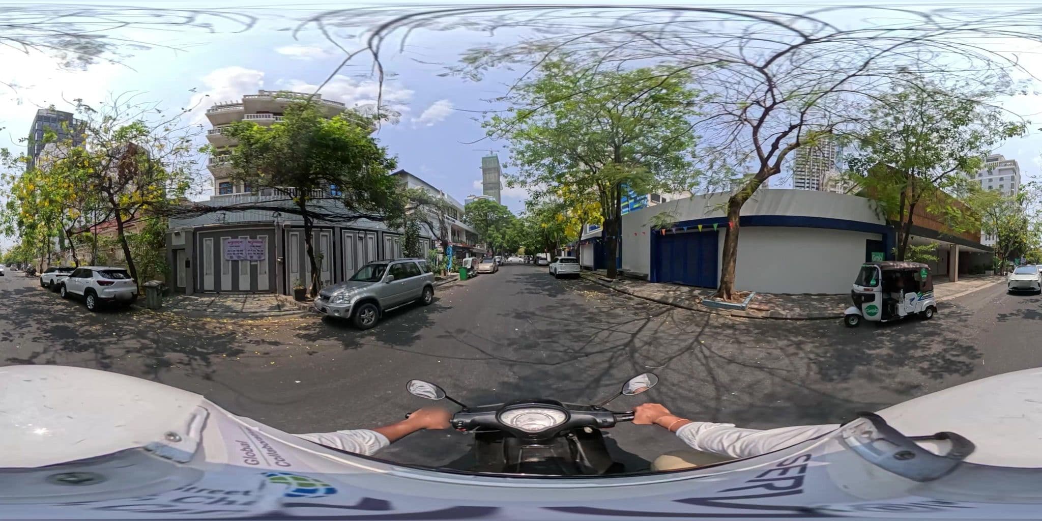 Street view near Swimming pool at Katari Hotel, Phnom Penh — © vteck (CC BY-SA · Mapillary)