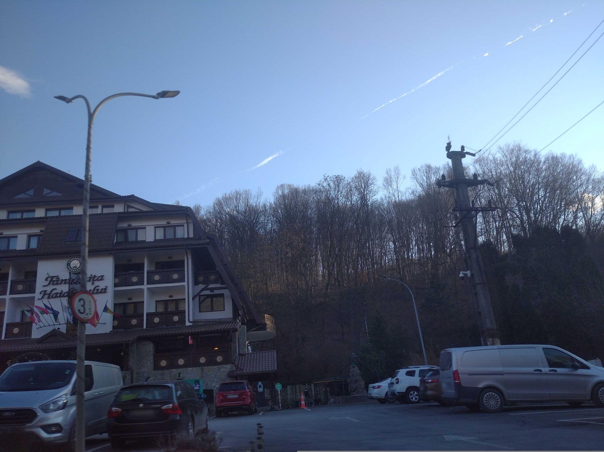 Street view near Fântânița Haiducului, Veștem — © grozsa11 (CC BY-SA · Mapillary)
