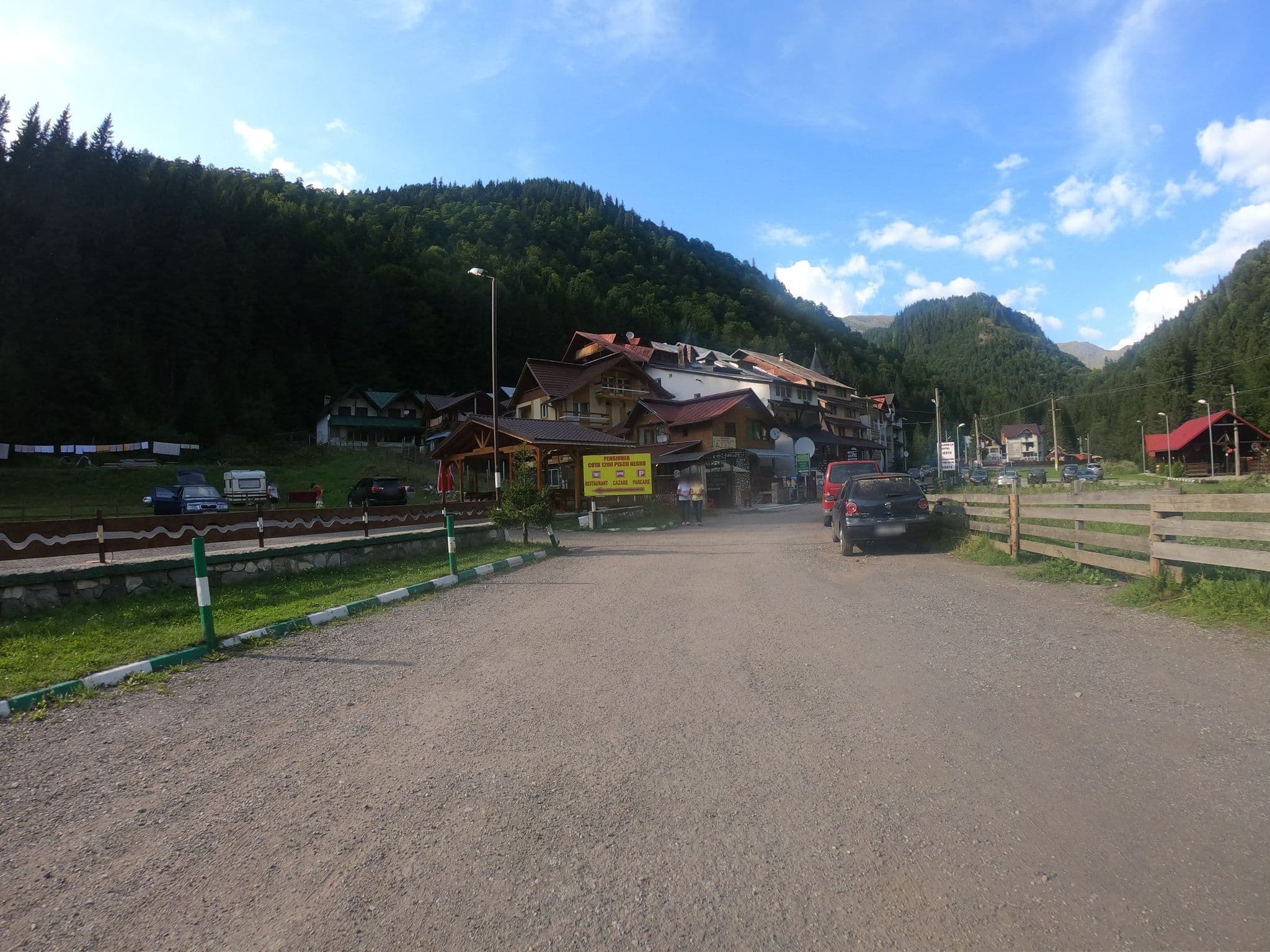 Street view near Cabana Piscul Negru, Cârţişoara — © eneerhut (CC BY-SA · Mapillary)