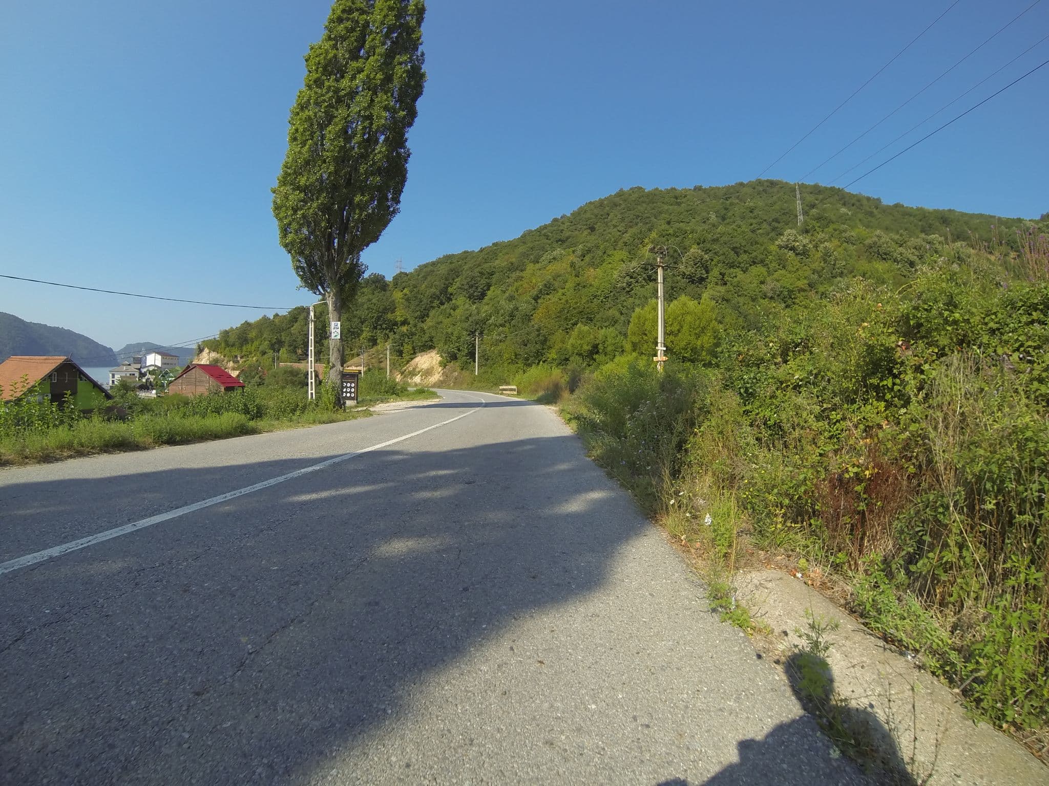 Street view near Pensiunea Danubia, Eşelniţa — © deeeznuuuts (CC BY-SA · Mapillary)