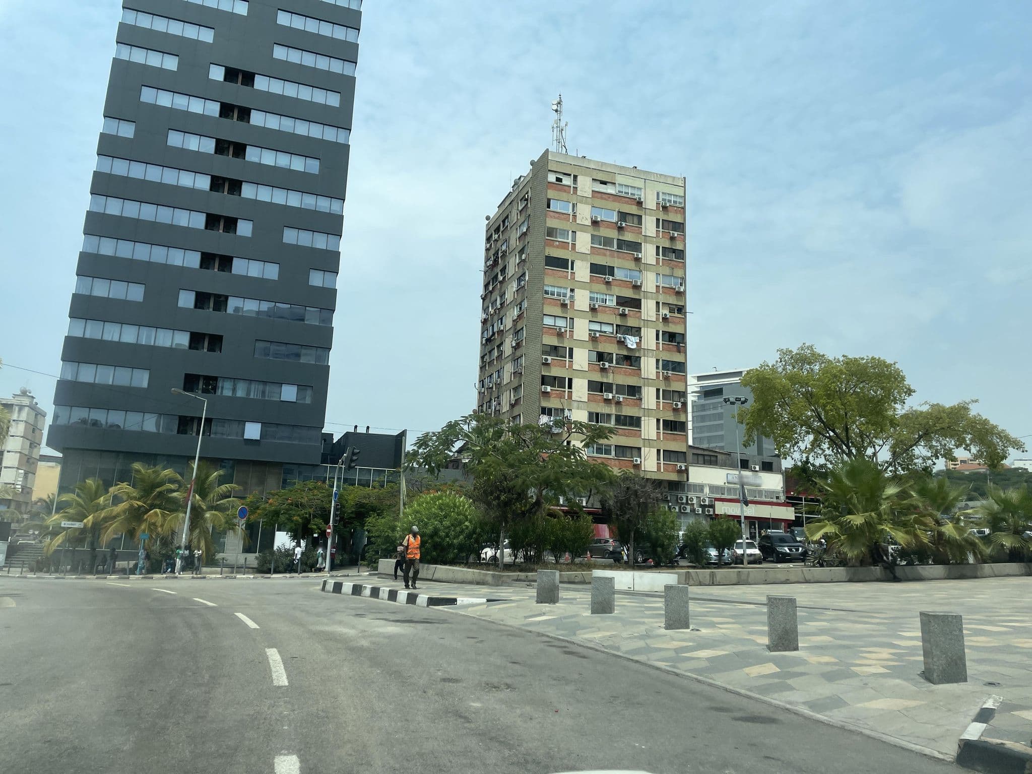 Street view near room. 2411 Presidente Hotel, Ingombota — © Manolo23 (CC BY-SA · Mapillary)