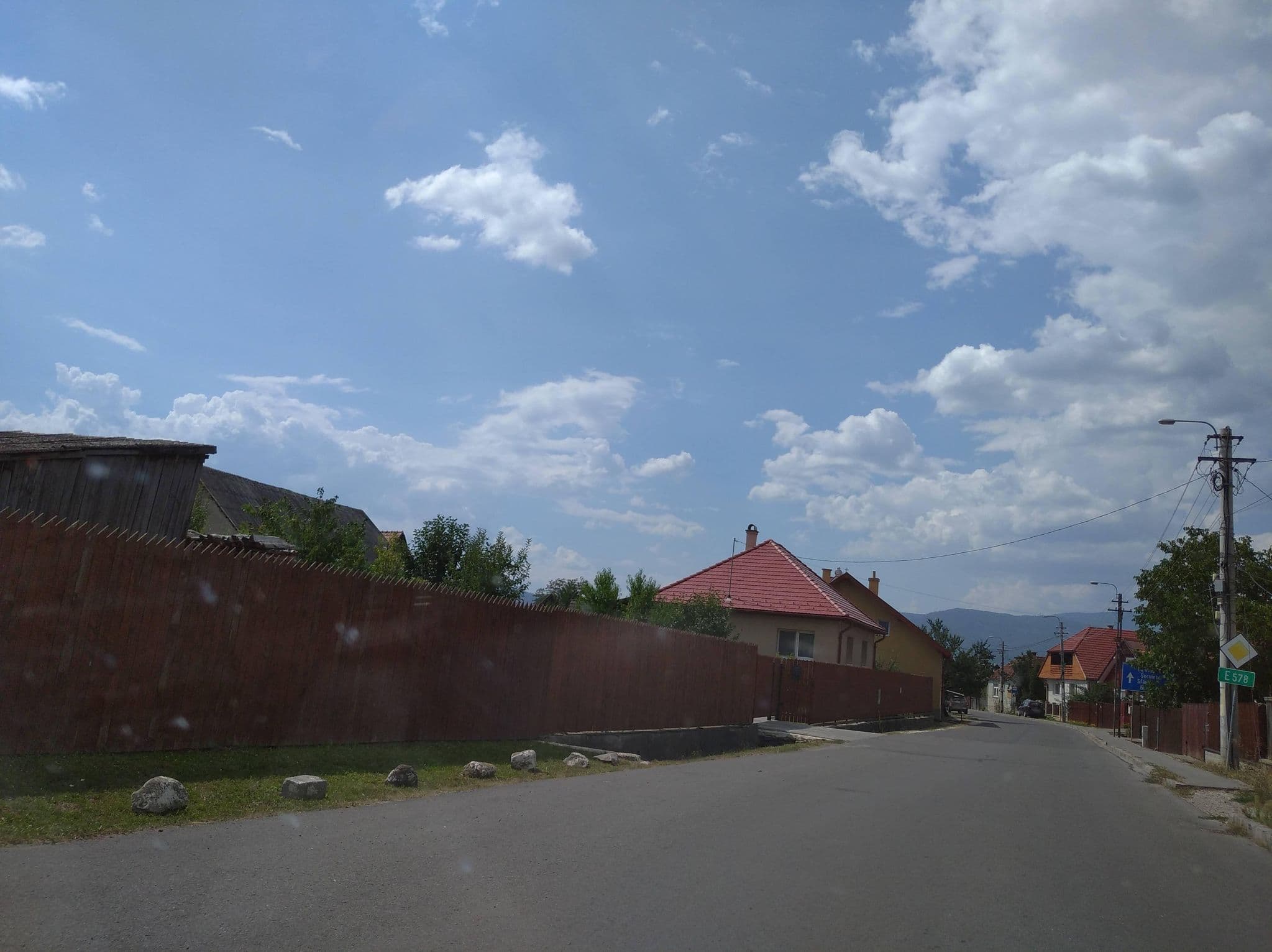 Street view near Hotel Flamingo, Păuleni-Ciuc — © grozsa11 (CC BY-SA · Mapillary)