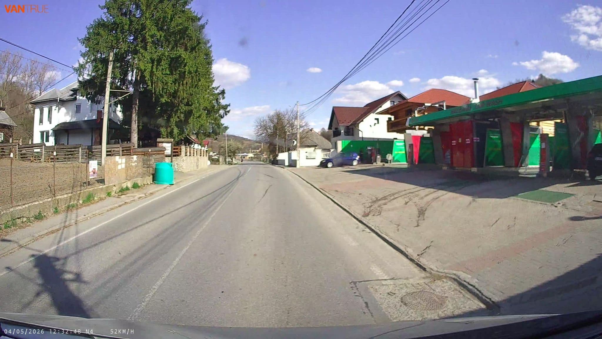 Street view near Motel "Popasul Izei", Săliştea de Sus — © lucia_ (CC BY-SA · Mapillary)