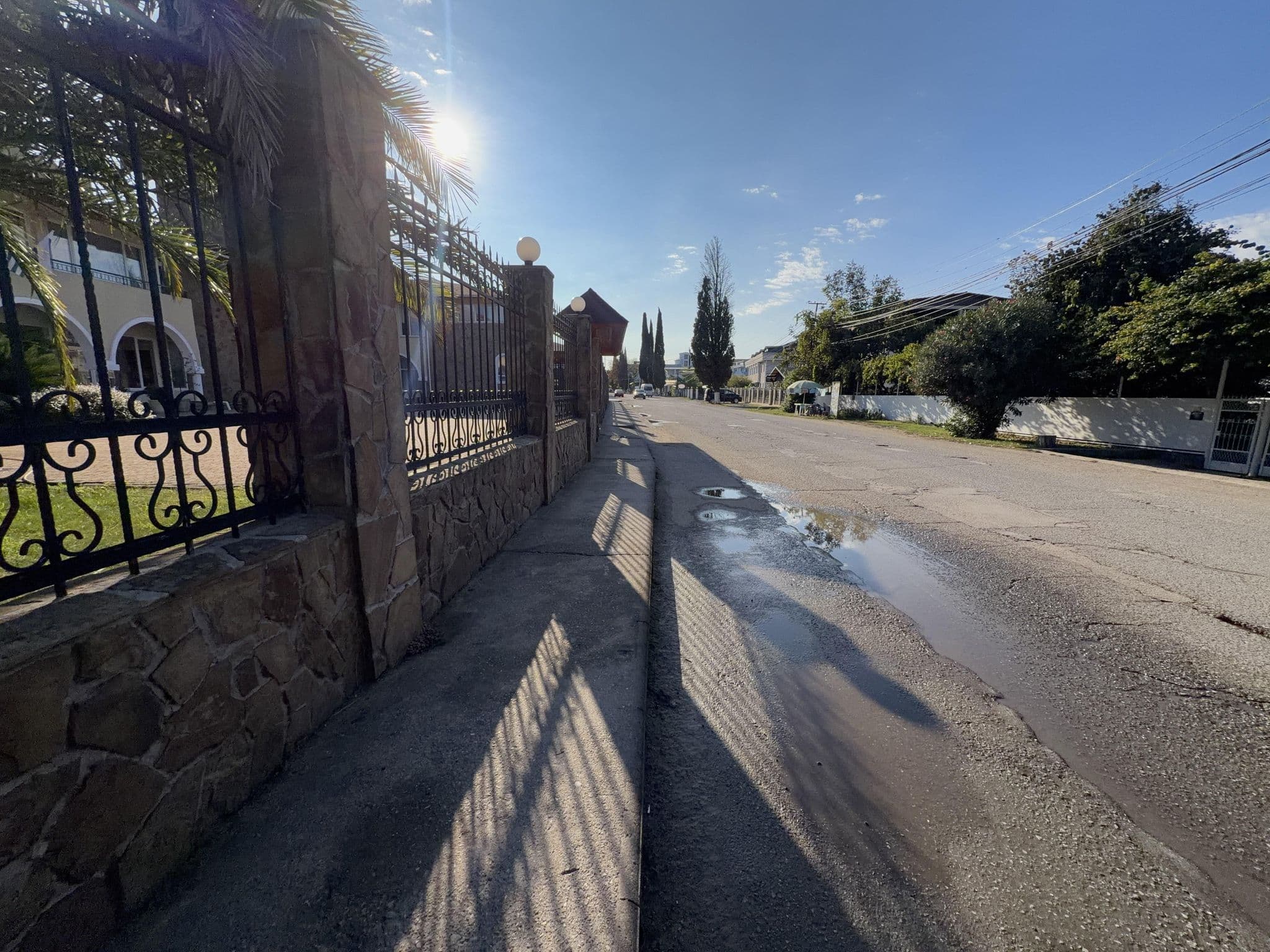 Street view near Dolphin Hotel | სასტუმრო დელფინი, Lidzava — © keksov (CC BY-SA · Mapillary)