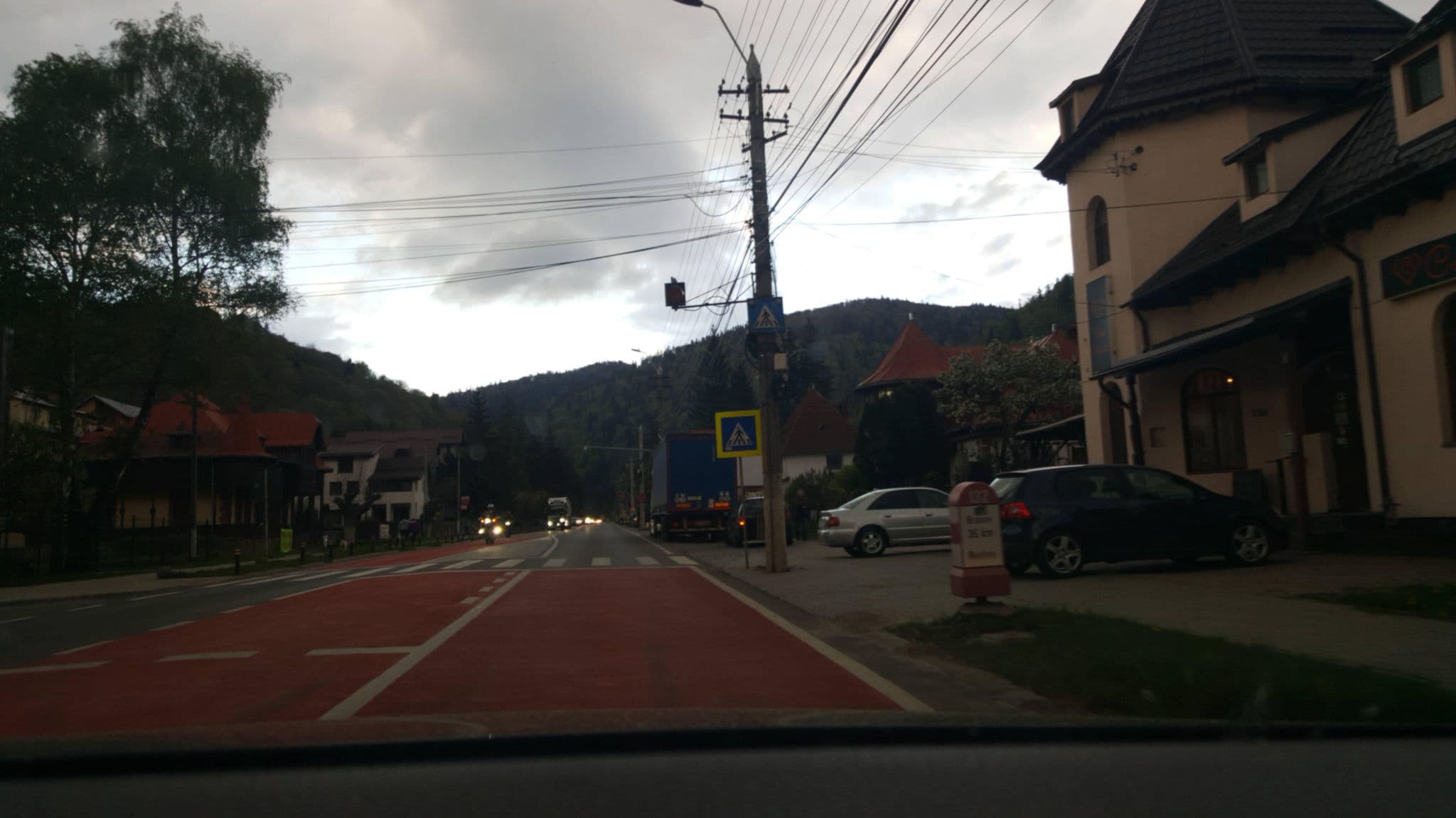 Street view near Casa Miorița, Buşteni