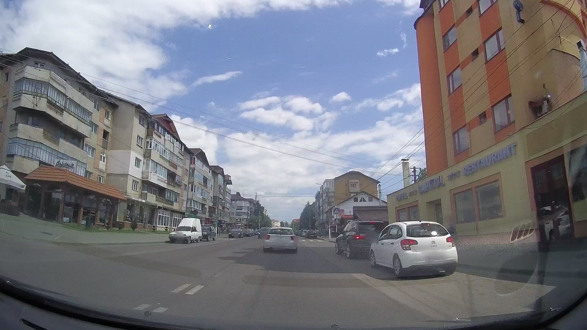 Street view near Hotel Capitol, Vălenii de Munte — © tavi (CC BY-SA · Mapillary)
