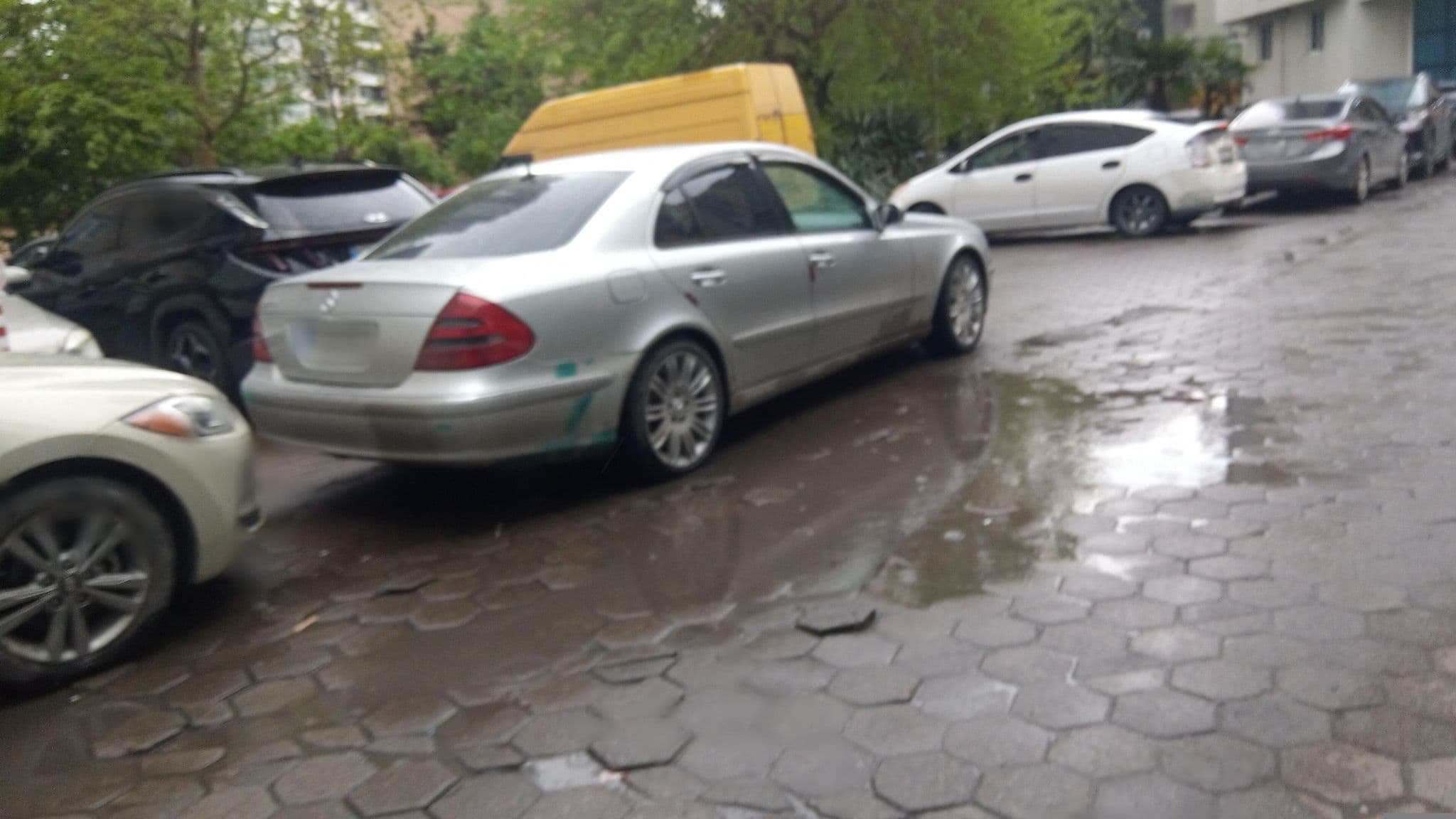Street view near Adeli Hotel, Batumi — © shoorick (CC BY-SA · Mapillary)