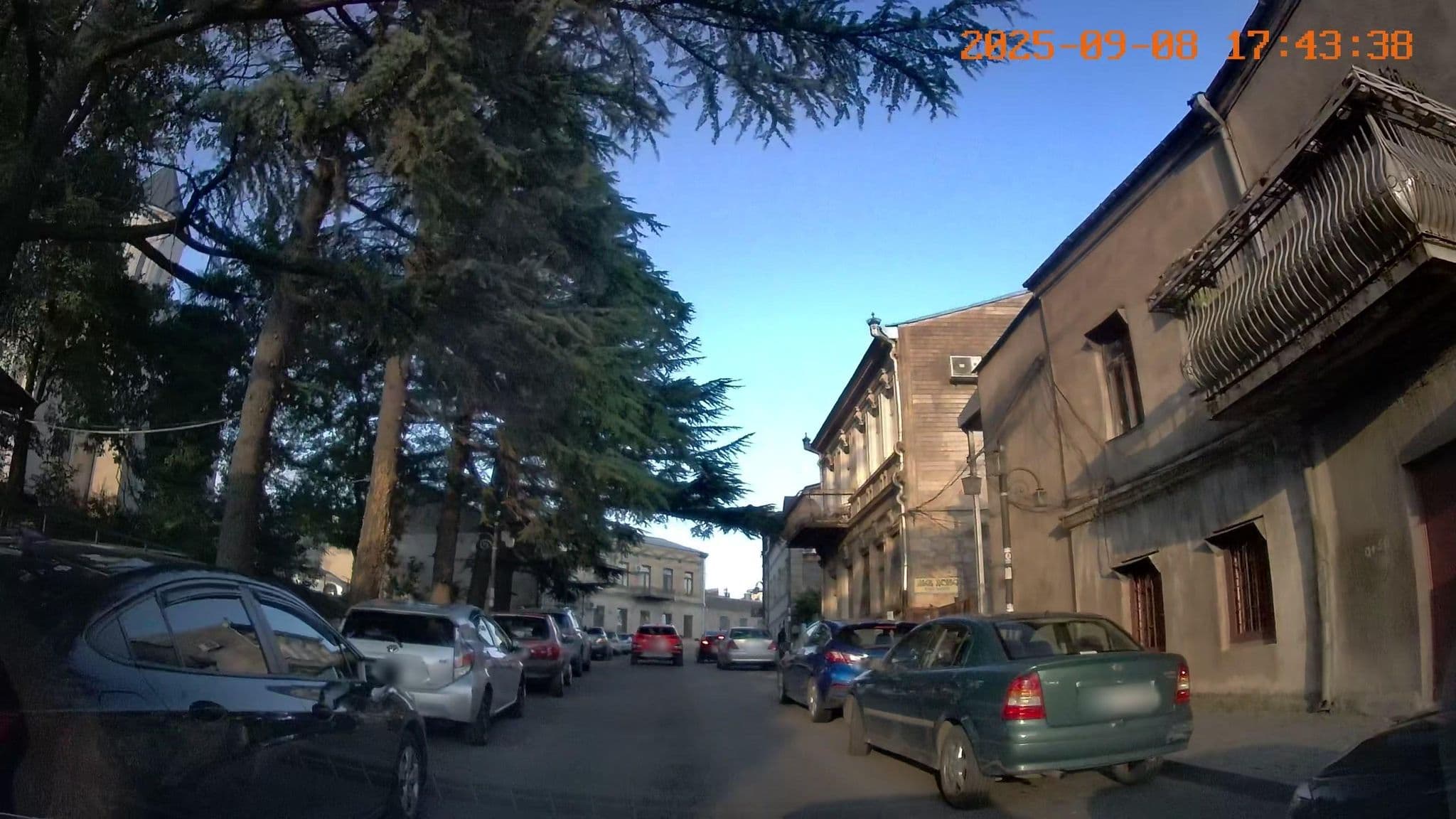 Street view near Onestep, Kutaisi — © bdgwl (CC BY-SA · Mapillary)