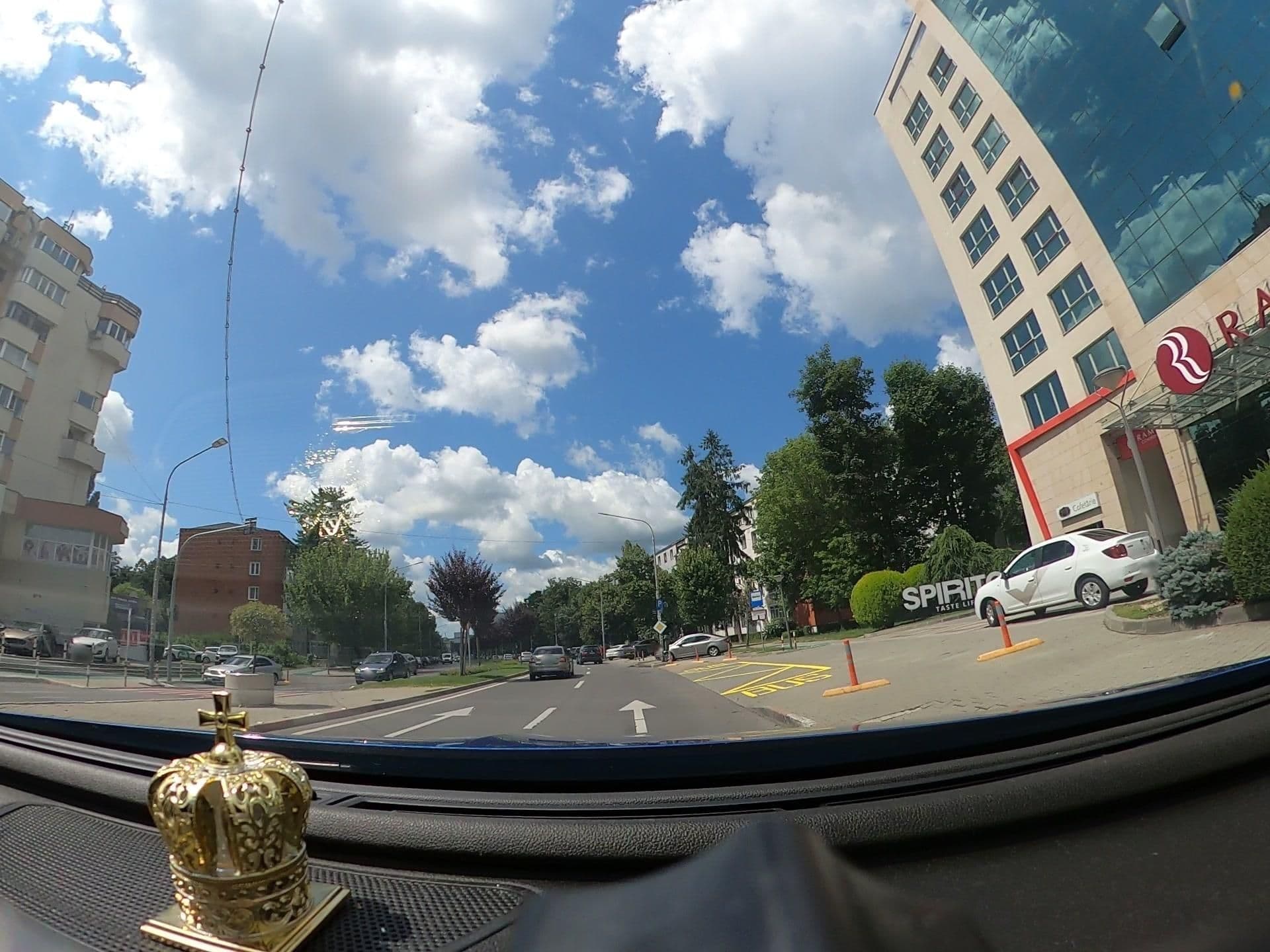 Street view near Hotel Ramada, Piteşti — © DARIUSDINCA (CC BY-SA · Mapillary)
