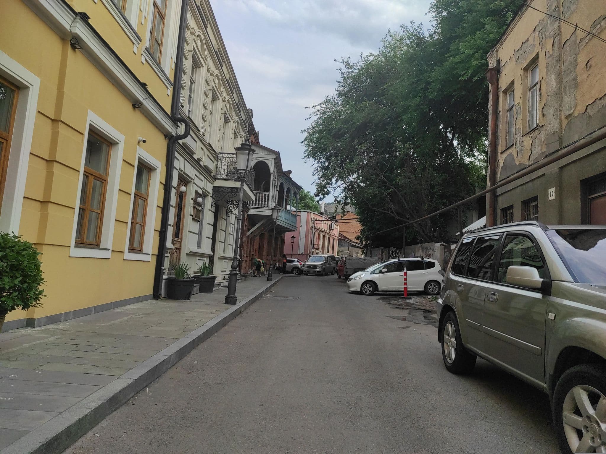 Street view near Kindli Hotel, Tbilisi — © David_Osipov (CC BY-SA · Mapillary)
