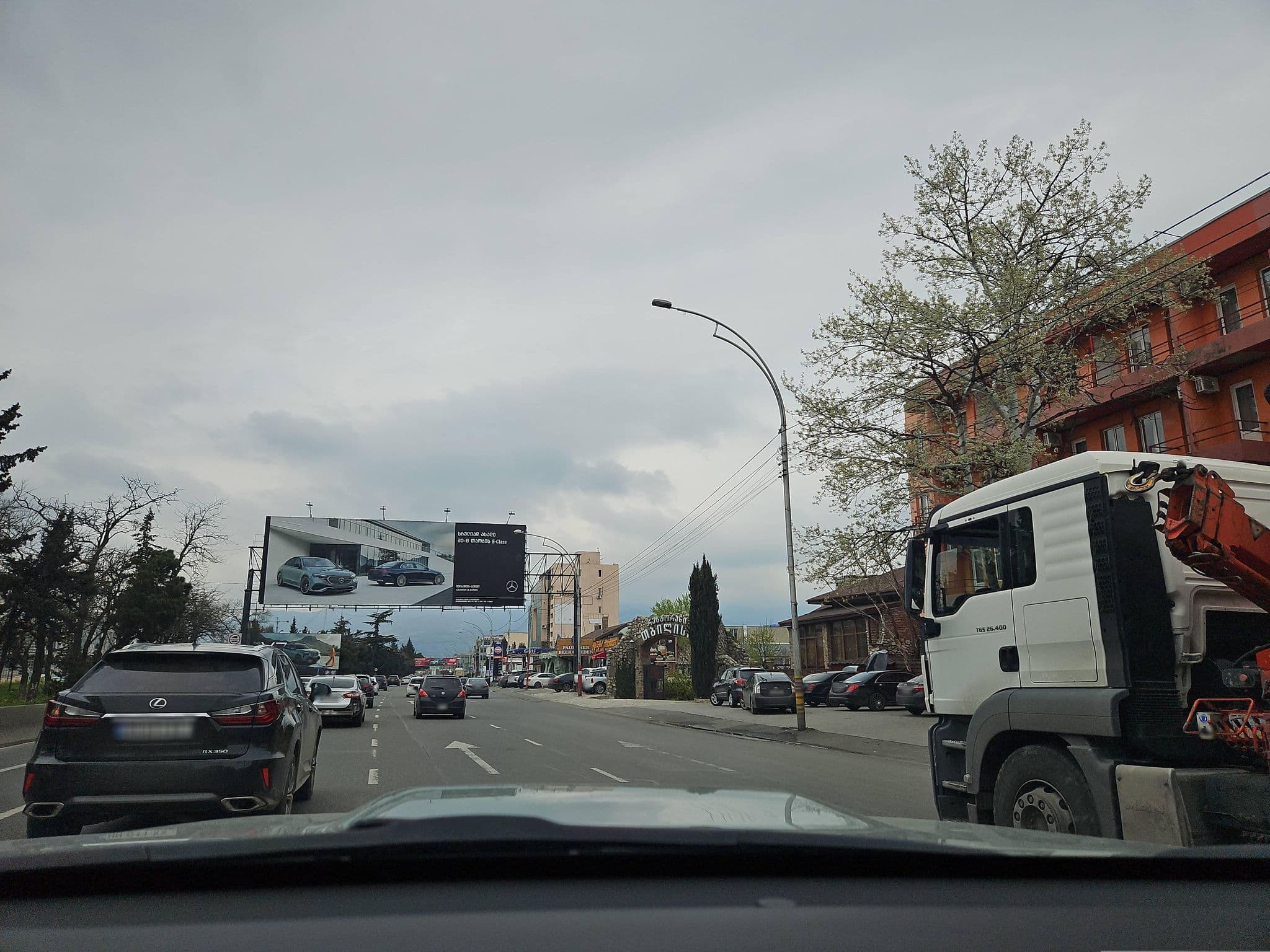 Street view near Hotel Lux, Dighomi — © Antoine8 (CC BY-SA · Mapillary)