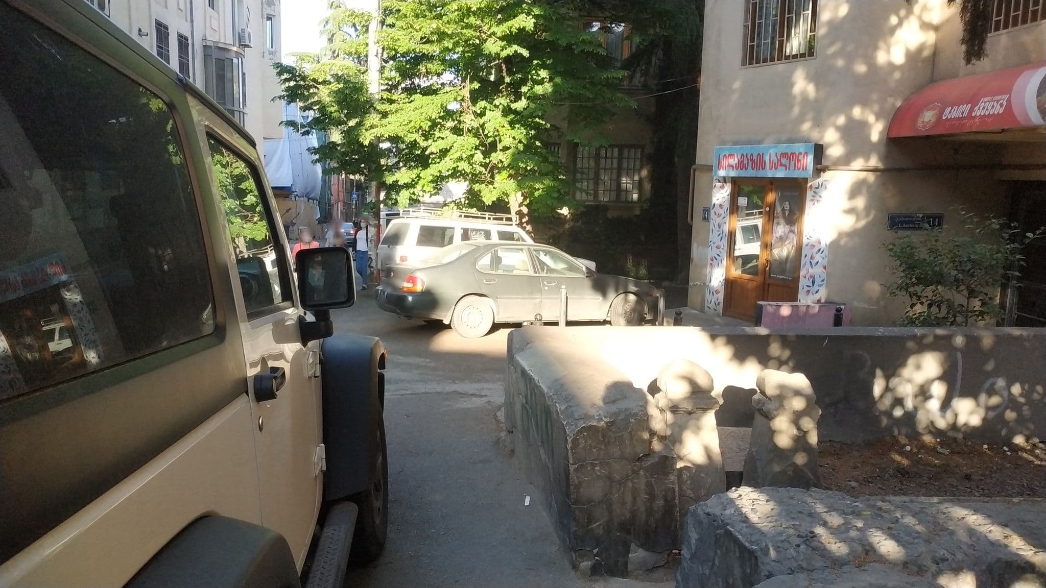 Street view near Global Hostel, Okroq’ana — © sarurnreya (CC BY-SA · Mapillary)