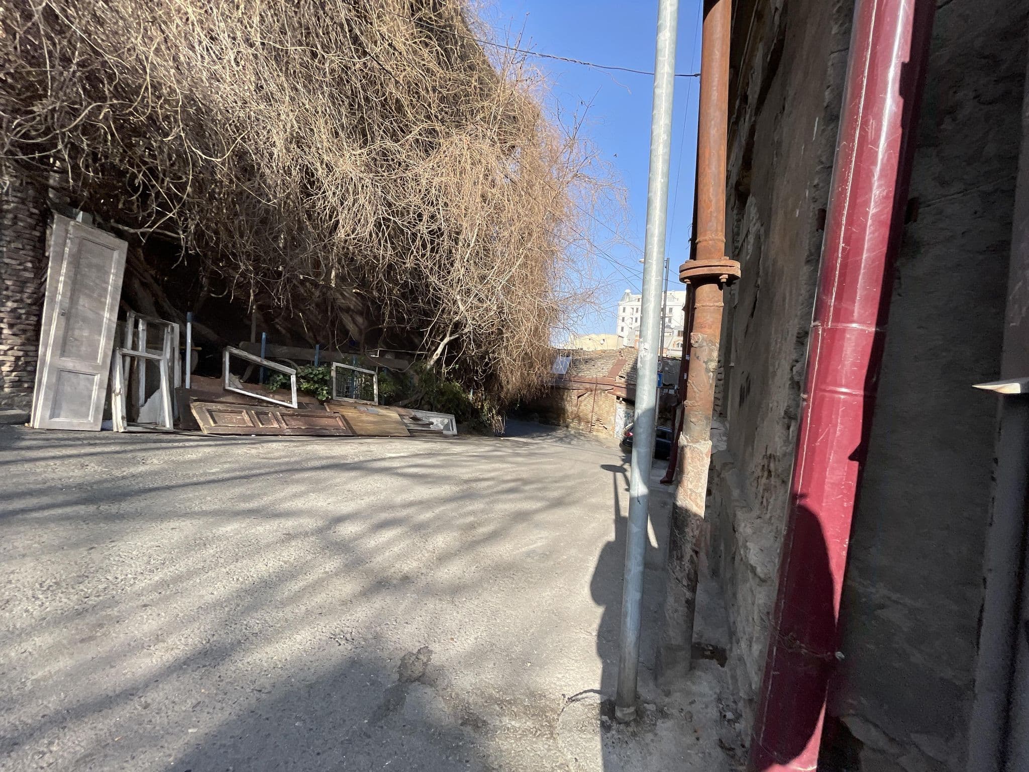 Street view near Valya's rooms, Okroq’ana — © egorka (CC BY-SA · Mapillary)