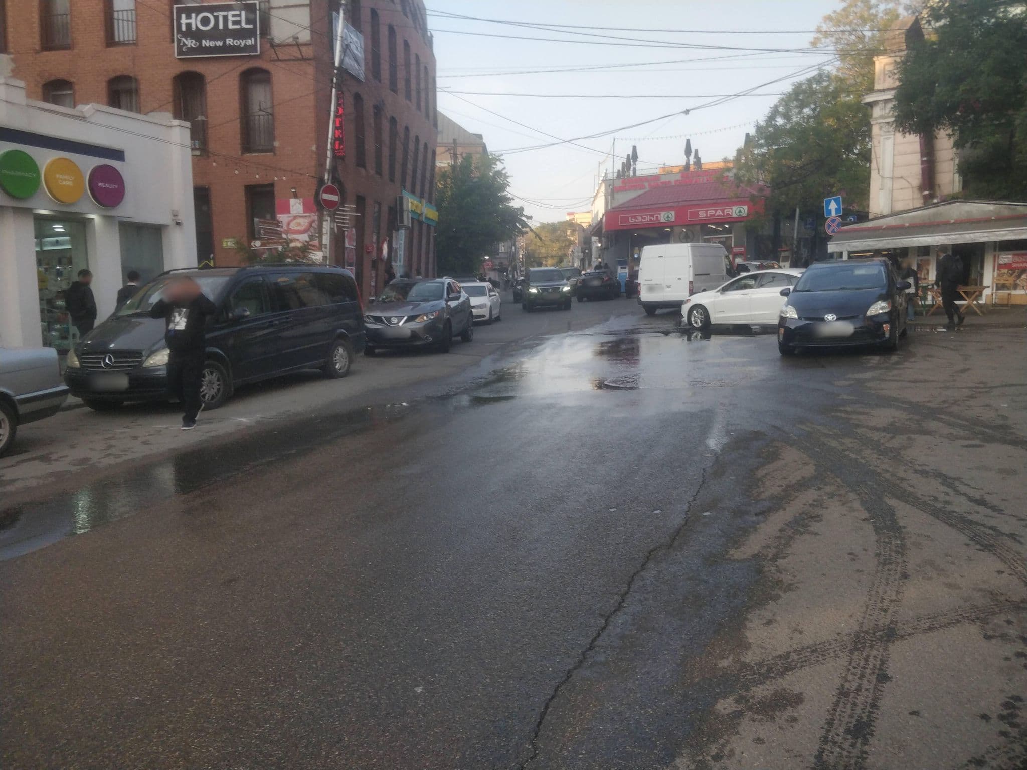 Street view near Du Vin Rouge, Tbilisi — © dav23r (CC BY-SA · Mapillary)