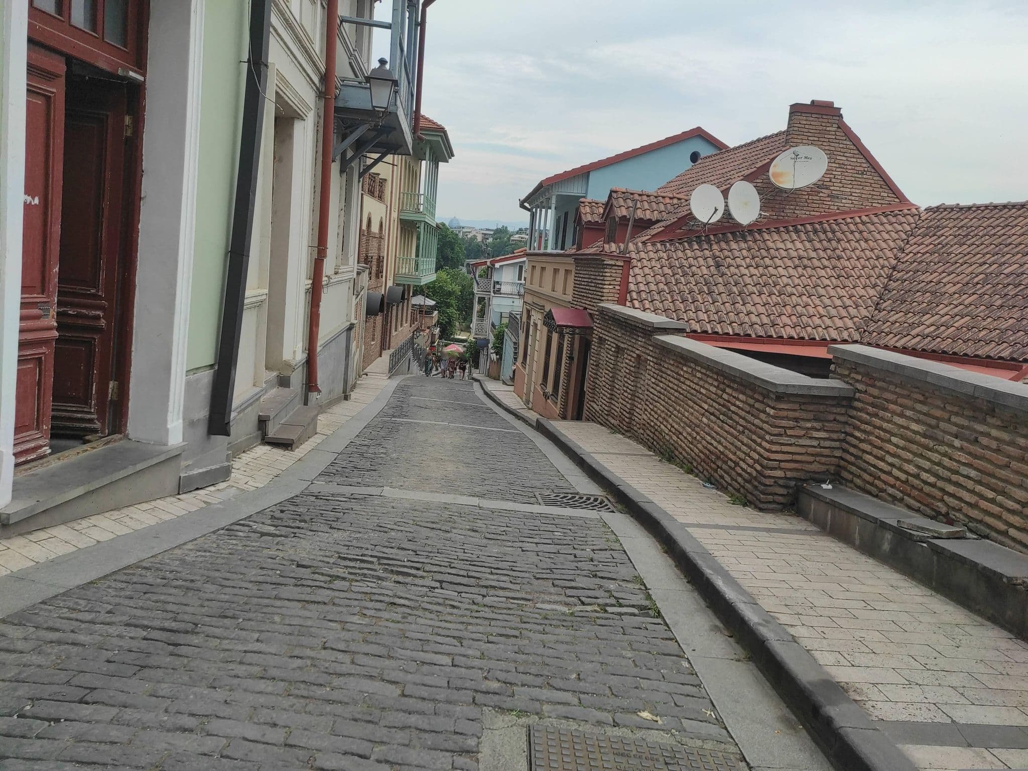 Street view near Sergi Hotel, Tbilisi — © David_Osipov (CC BY-SA · Mapillary)