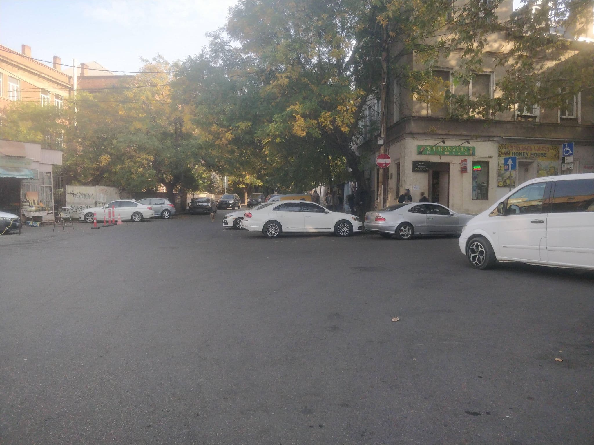 Street view near Deya Hotel Tbilisi, Tbilisi — © dav23r (CC BY-SA · Mapillary)
