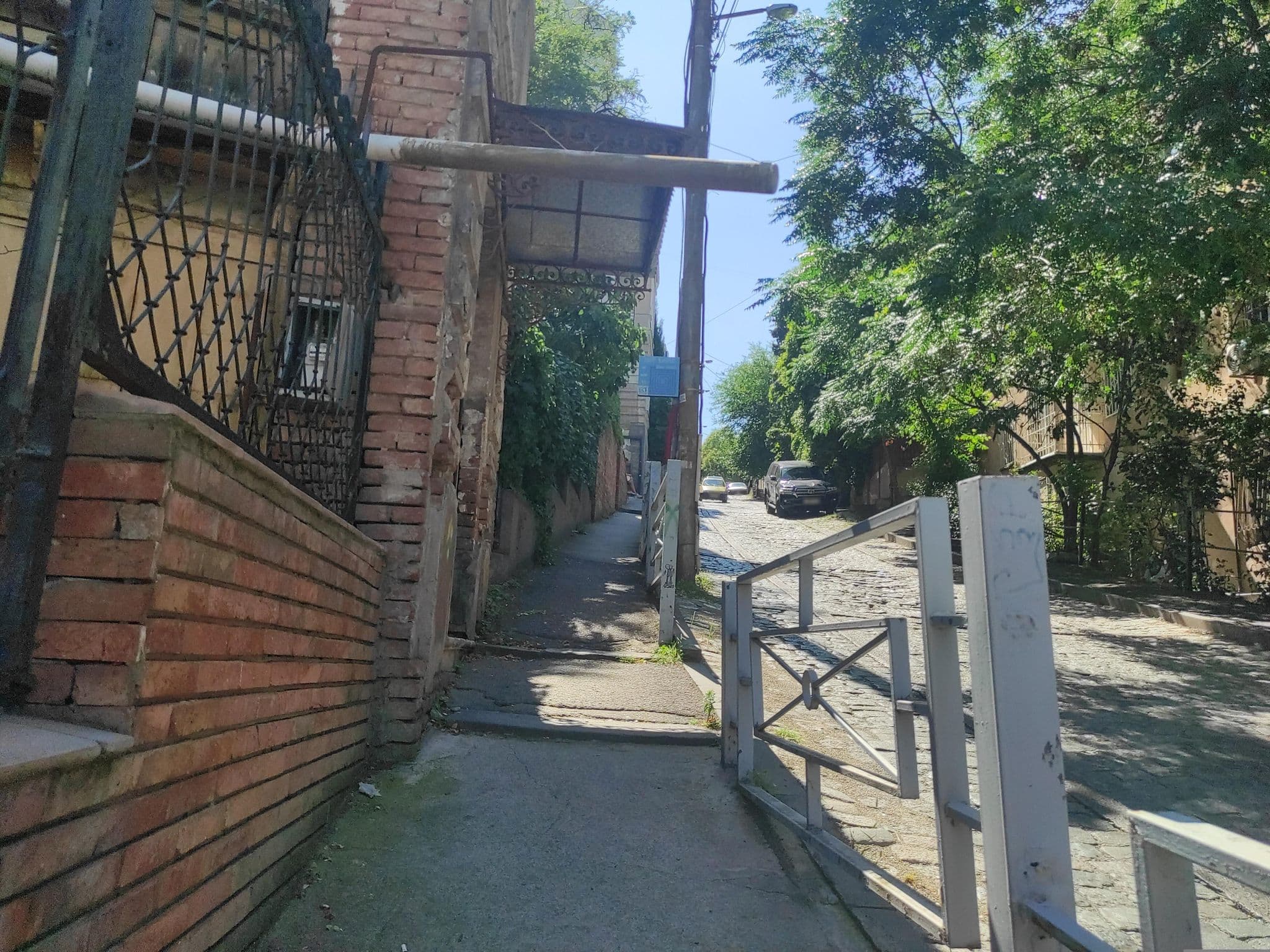 Street view near Barnovi Boutique Hotel, Okroq’ana — © David_Osipov (CC BY-SA · Mapillary)