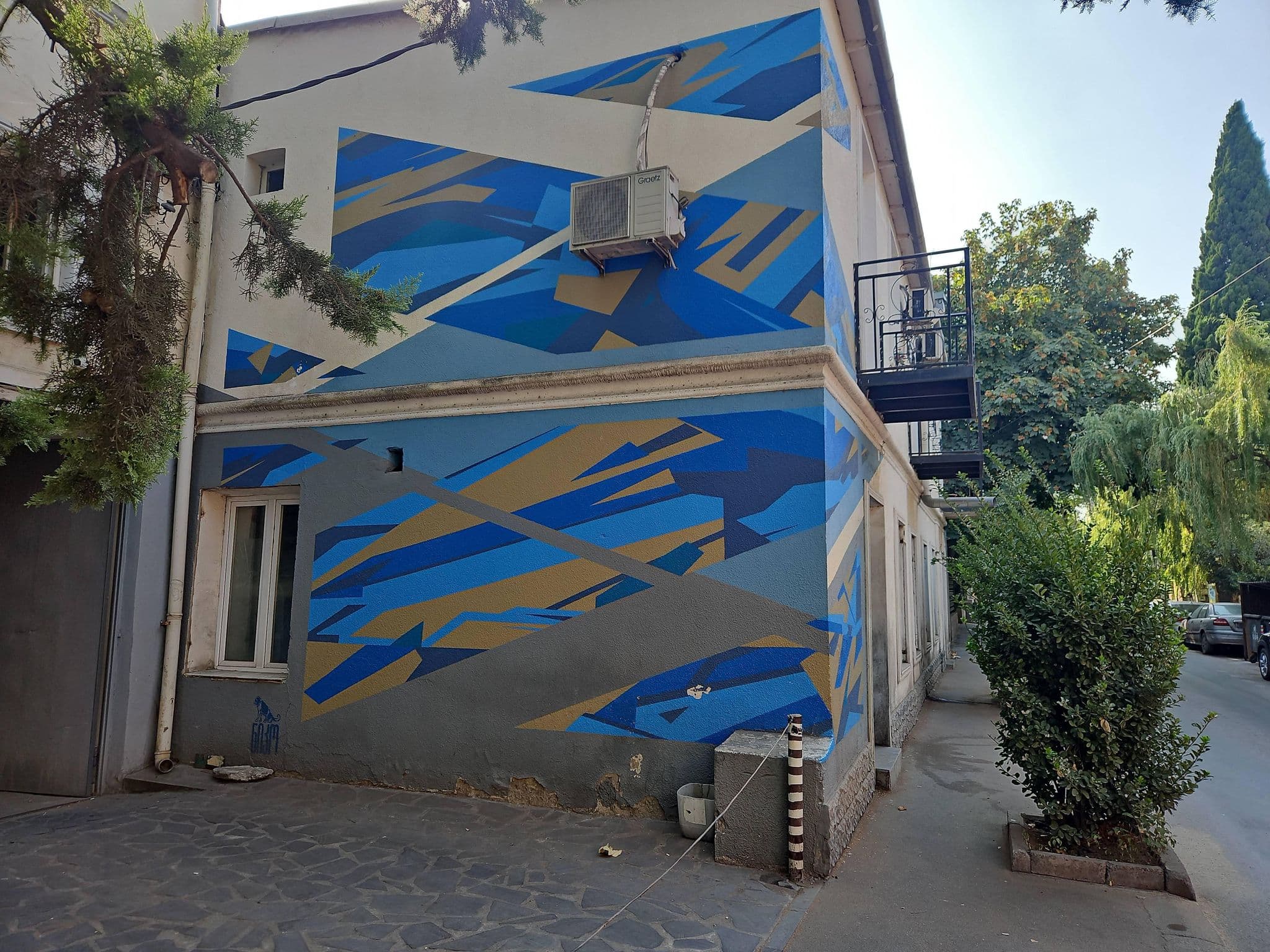 Street view near Golden Town Hotel, Okroq’ana — © bdgwl (CC BY-SA · Mapillary)