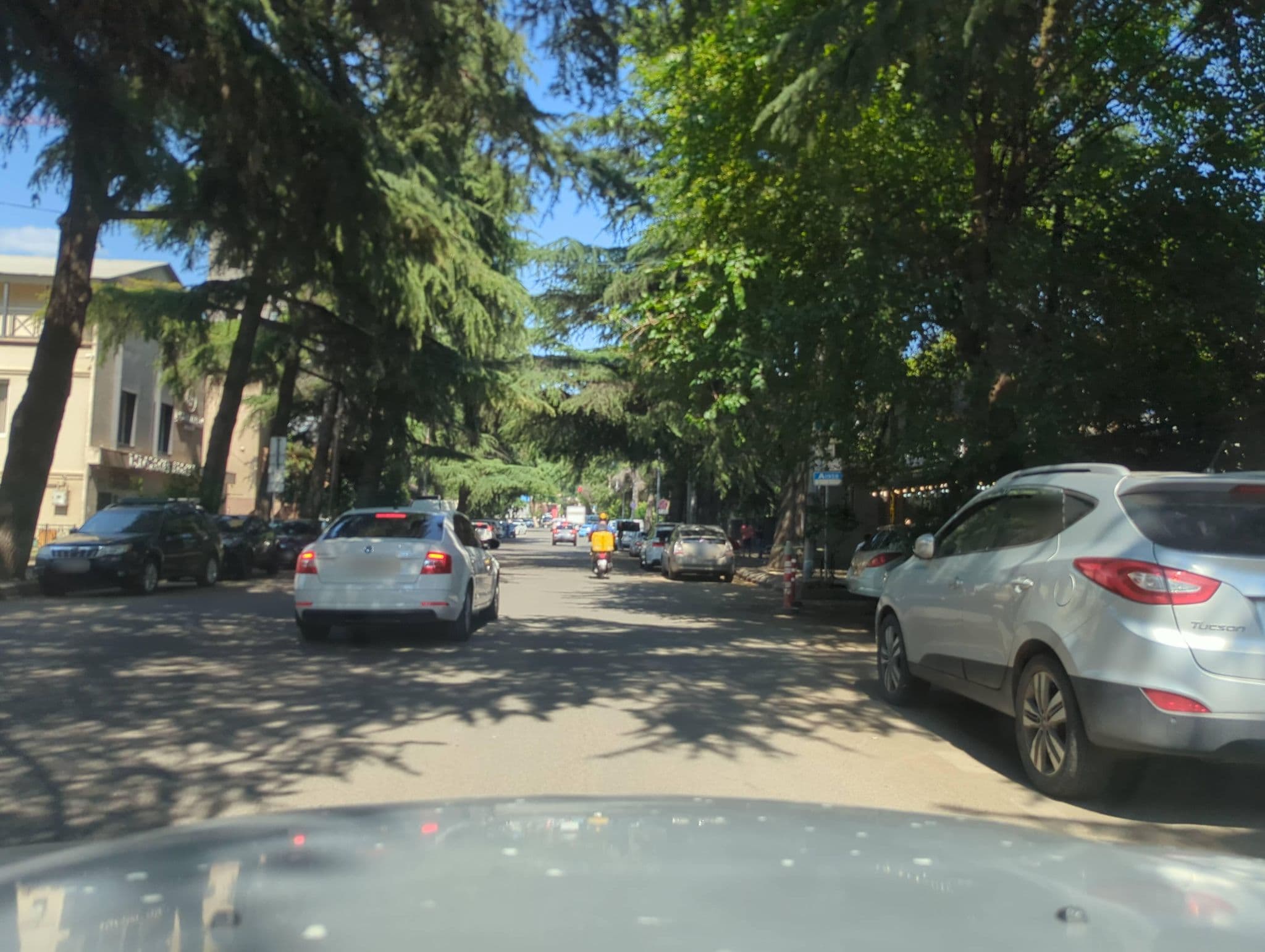 Street view near Hotel Iberia Didube, Dighomi — © skemmdar (CC BY-SA · Mapillary)