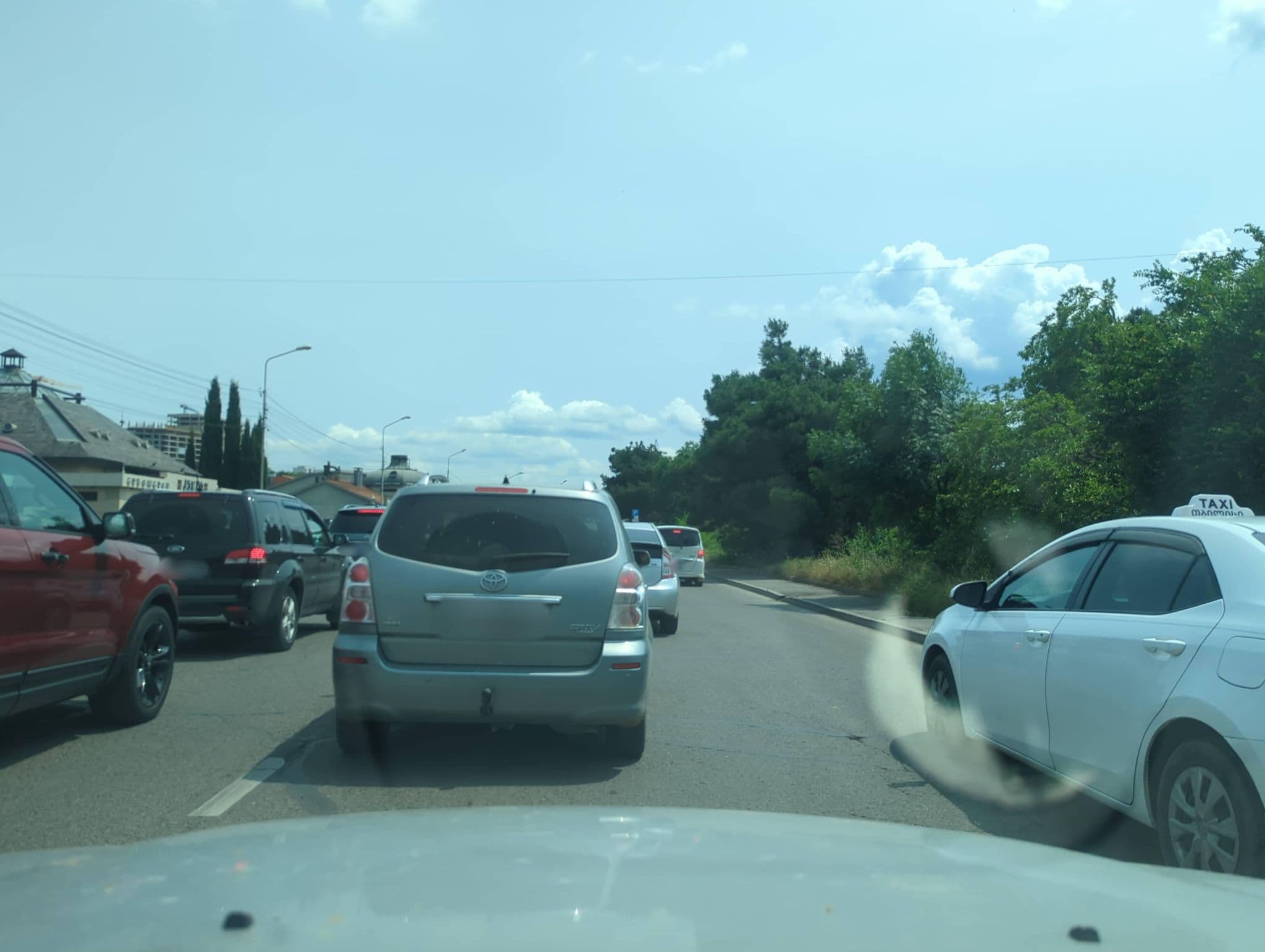Street view near Hotel Oda, Dighomi — © skemmdar (CC BY-SA · Mapillary)
