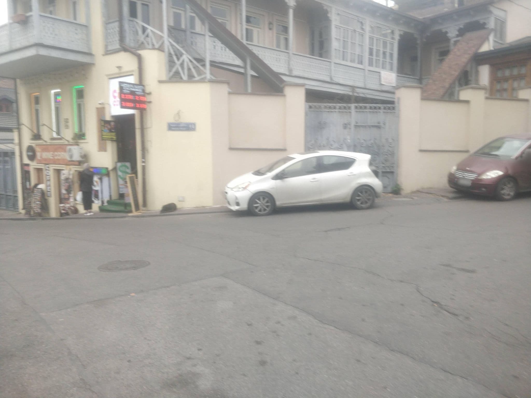 Street view near Hotel Penthouse, Tbilisi — © dav23r (CC BY-SA · Mapillary)