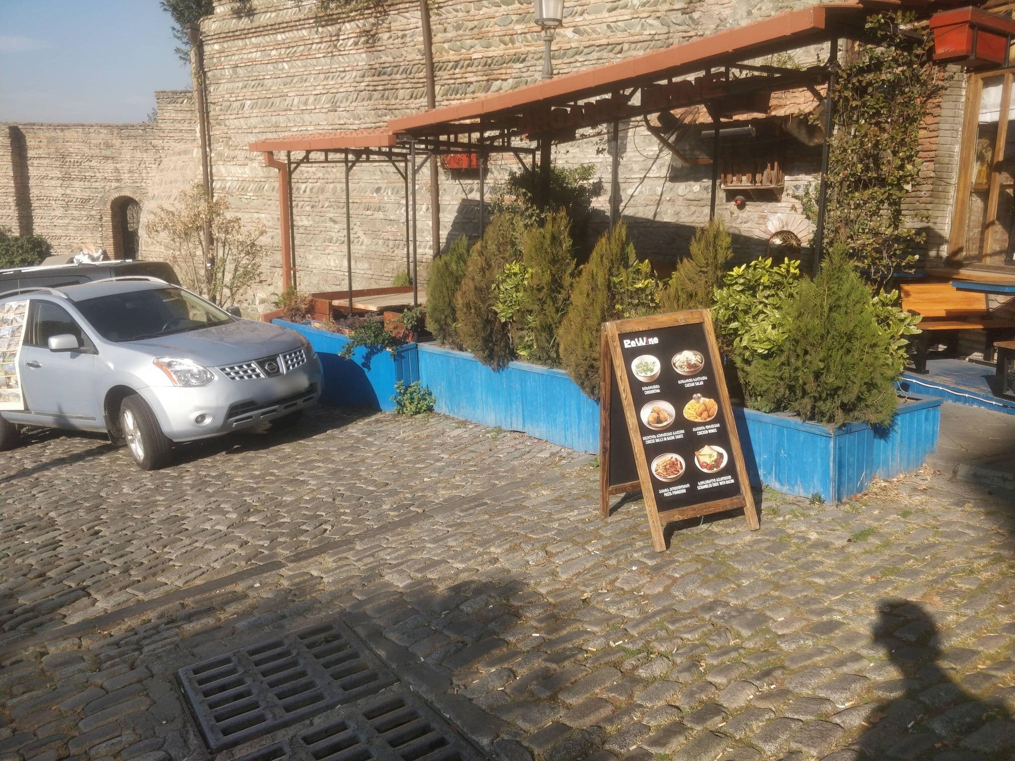 Street view near Tiflis Metekhi Hotel, Tbilisi — © dav23r (CC BY-SA · Mapillary)