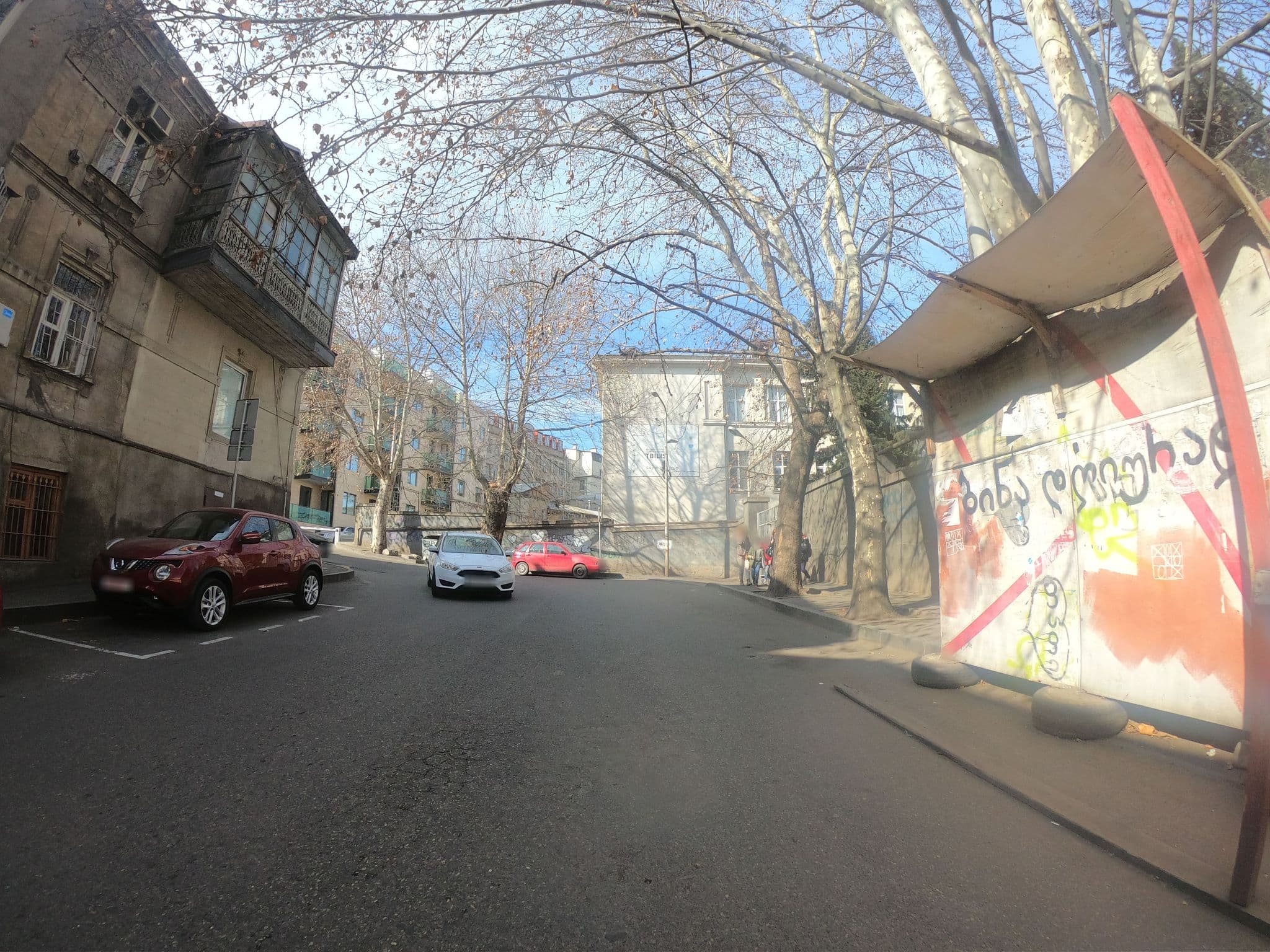 Street view near Brosse Garden Hotel, Okroq’ana — © eneerhut (CC BY-SA · Mapillary)