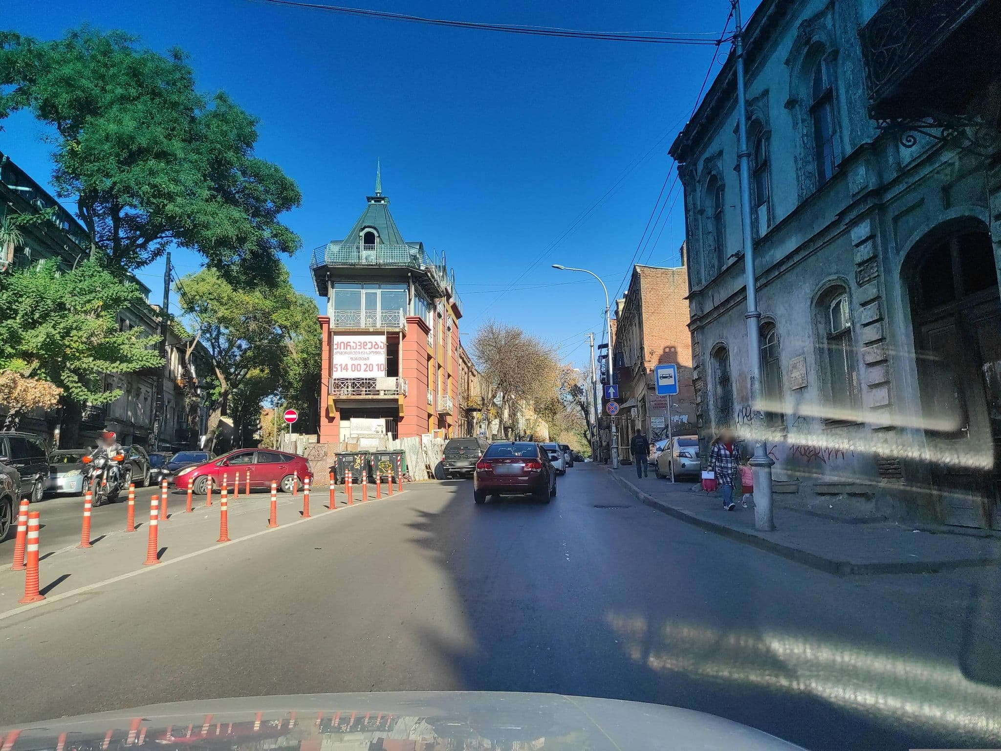 Street view near D&D Hotel, Tbilisi — © David_Osipov (CC BY-SA · Mapillary)