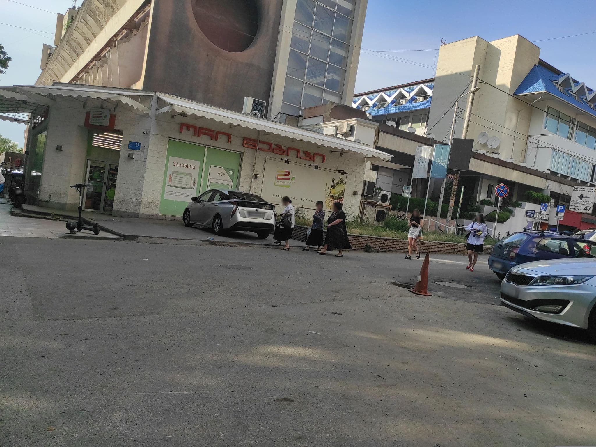 Street view near ห้อง​ 601  Hotel​ ​Europe, Okroq’ana — © David_Osipov (CC BY-SA · Mapillary)