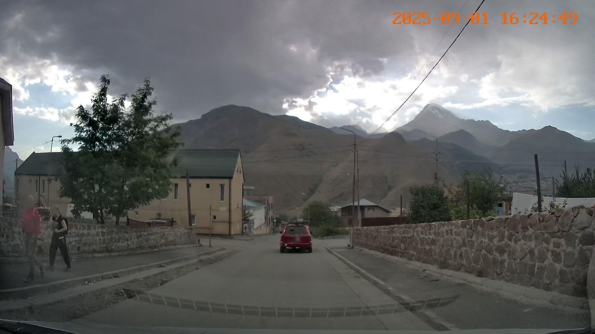 Street view near Tamta Guest House, Stepantsminda — © bdgwl (CC BY-SA · Mapillary)