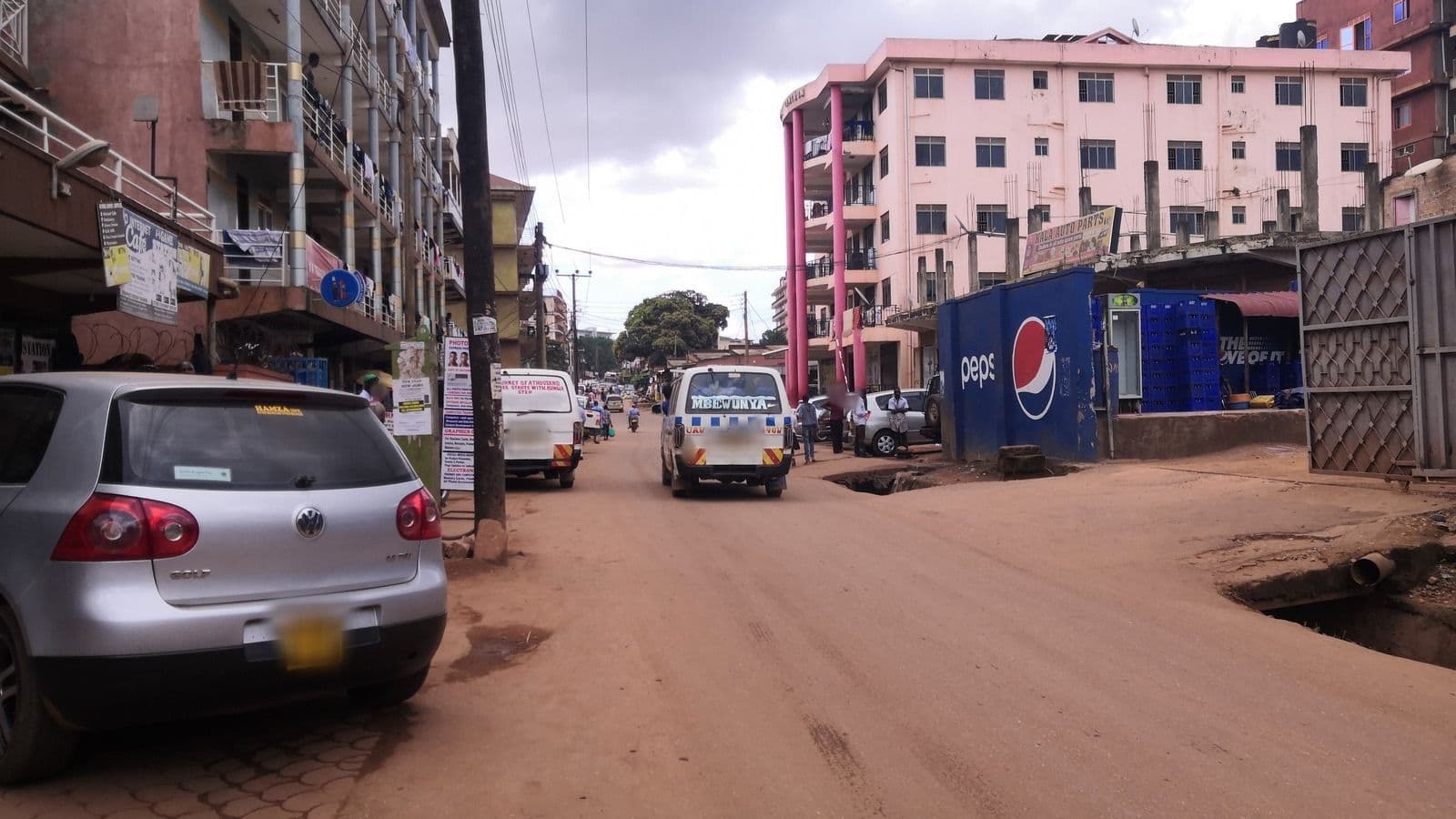 Street view near The Ark Hostel, Kampala — © marvinjohnz (CC BY-SA · Mapillary)