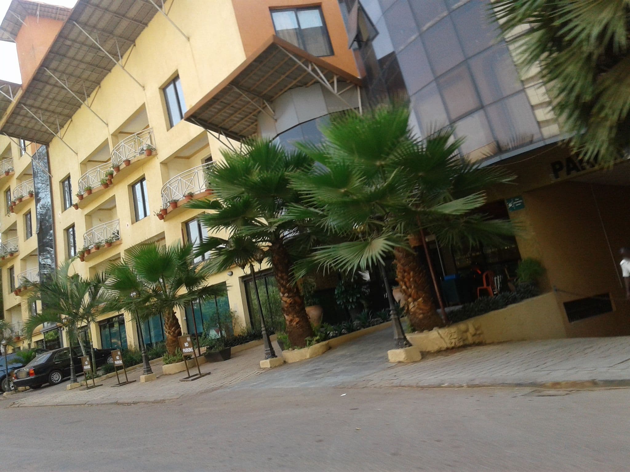 Street view near The MacKinnon Suites, Kampala — © bagonzars (CC BY-SA · Mapillary)