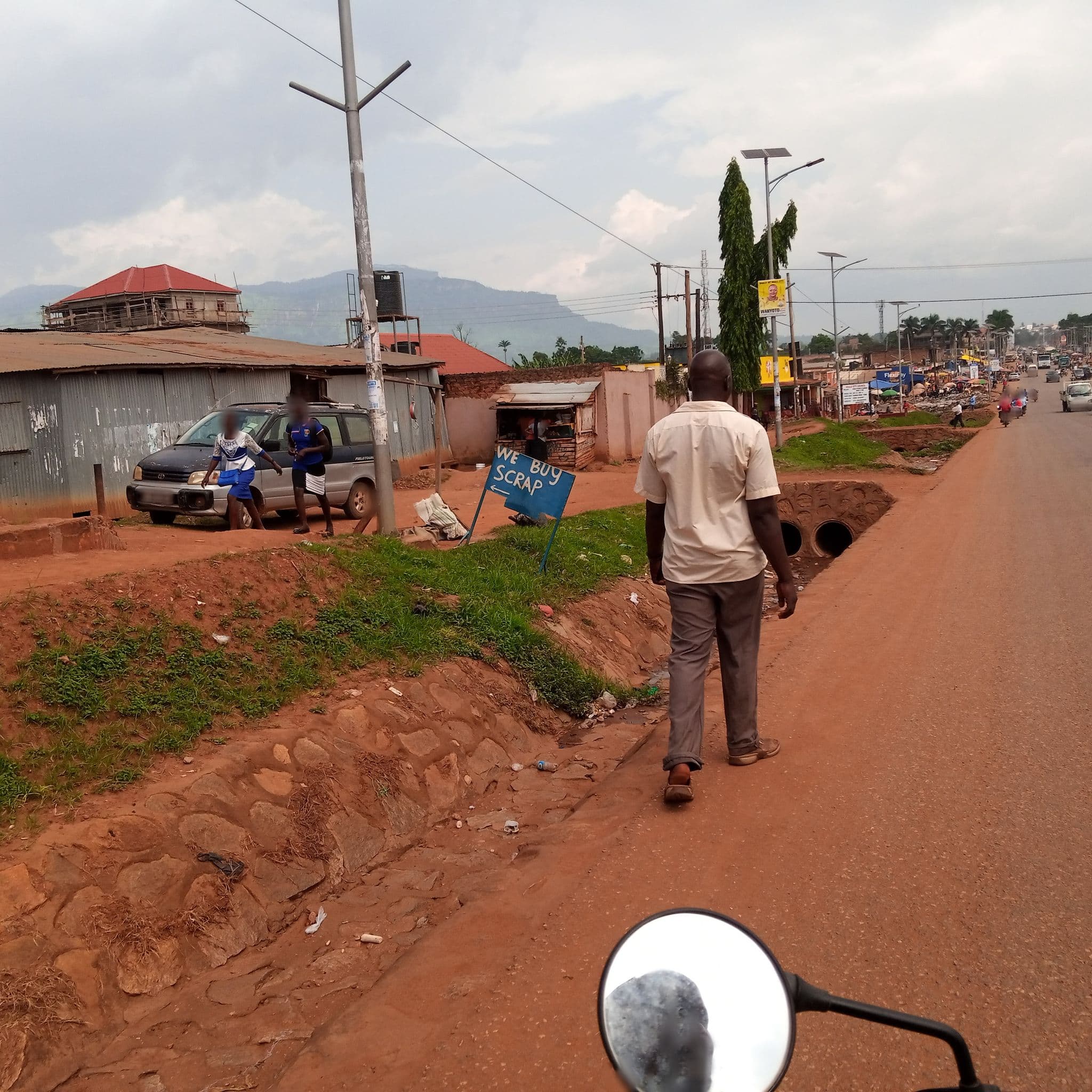 Street view near Sipi Falls Inn - Mbale, Mbale — © evlyntumwah (CC BY-SA · Mapillary)