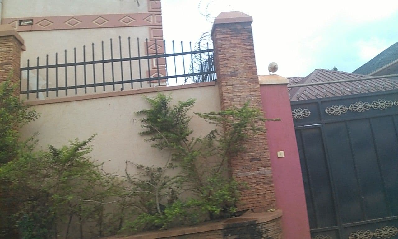 Street view near Etana Motel, Kampala — © ralebipim (CC BY-SA · Mapillary)