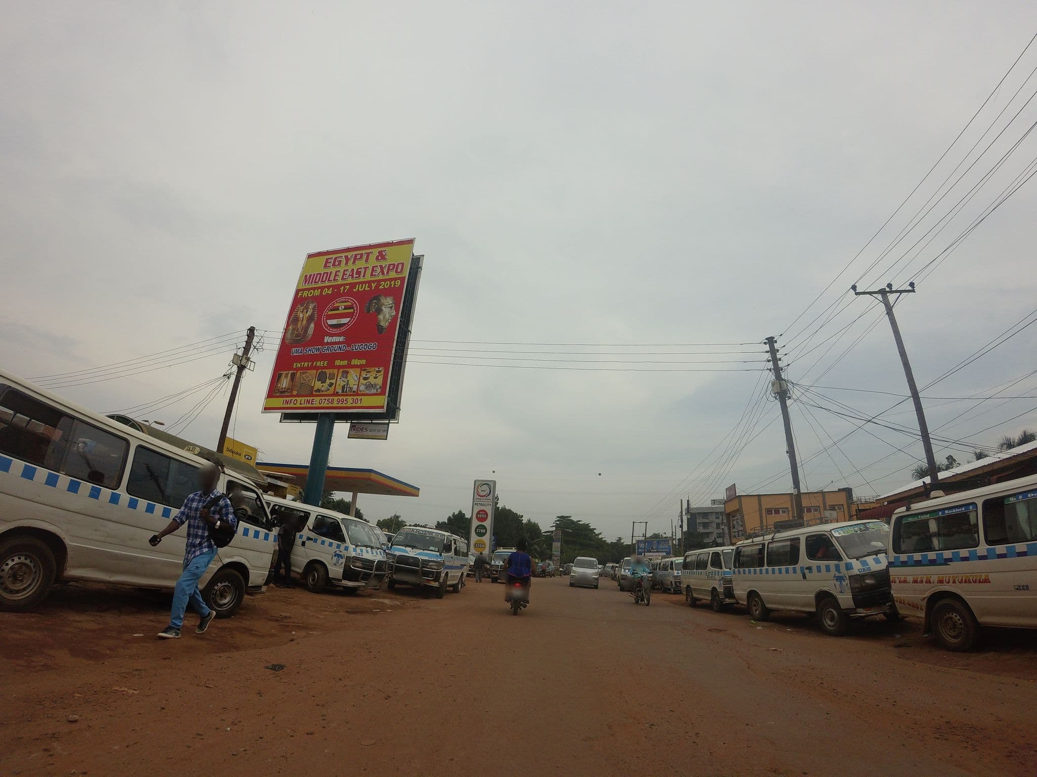 Street view near Foodish Inn, Kireka — © shamillah (CC BY-SA · Mapillary)