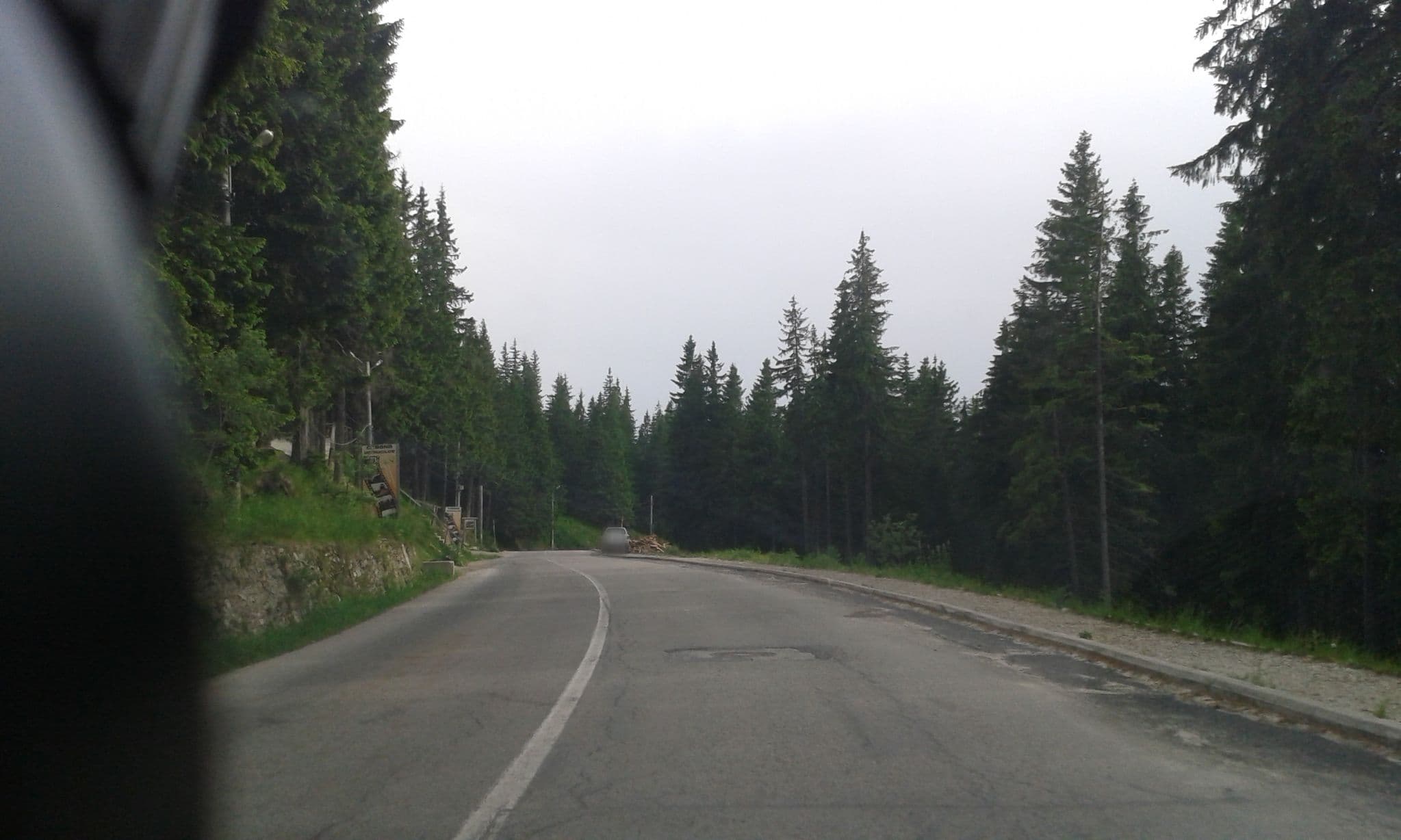 Street view near Cabana Ciobănașu, Polovragi — © pepenova (CC BY-SA · Mapillary)