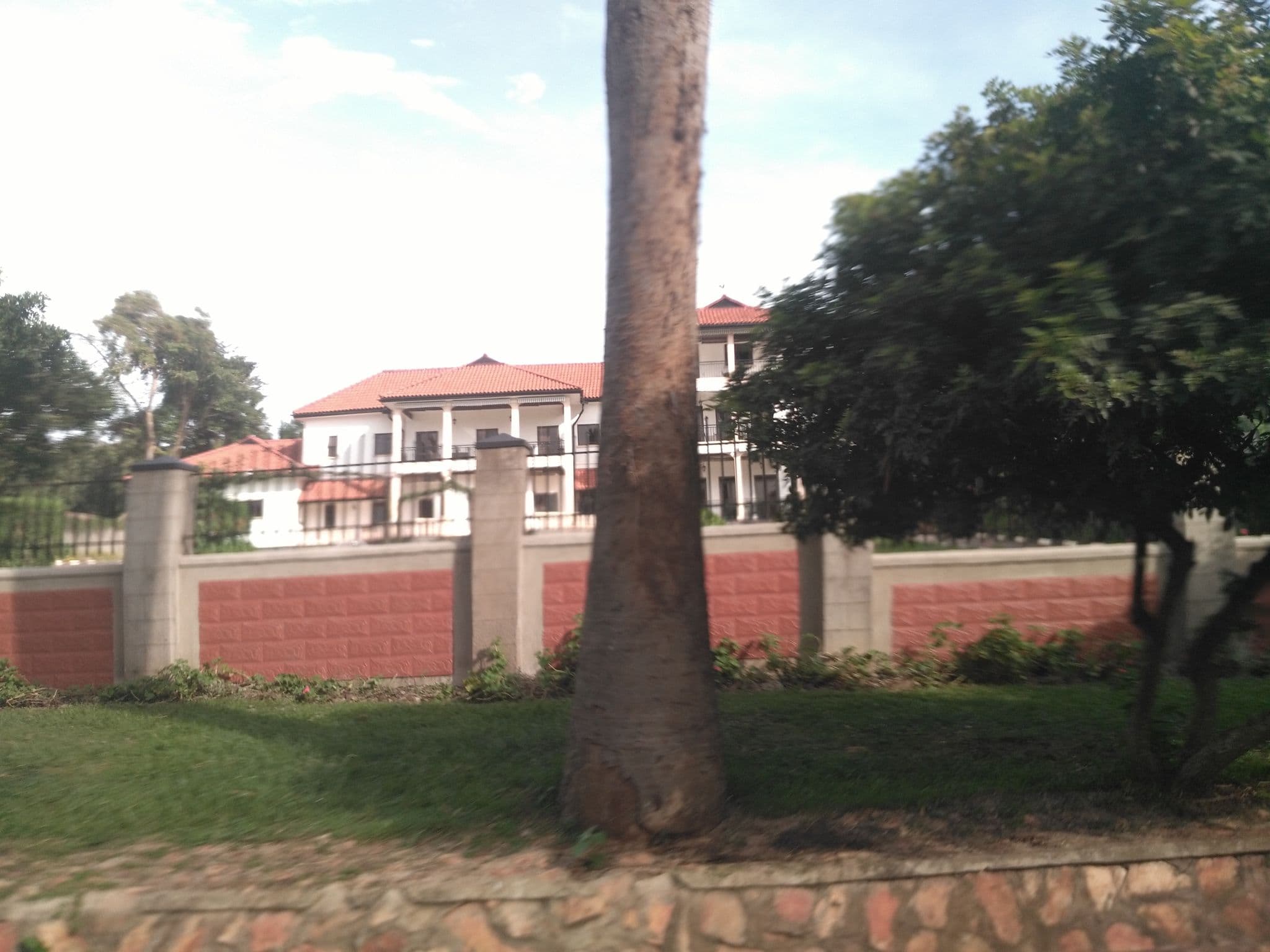 Street view near Jinja Nile Resort Hotel, Jinja — © ralebipim (CC BY-SA · Mapillary)