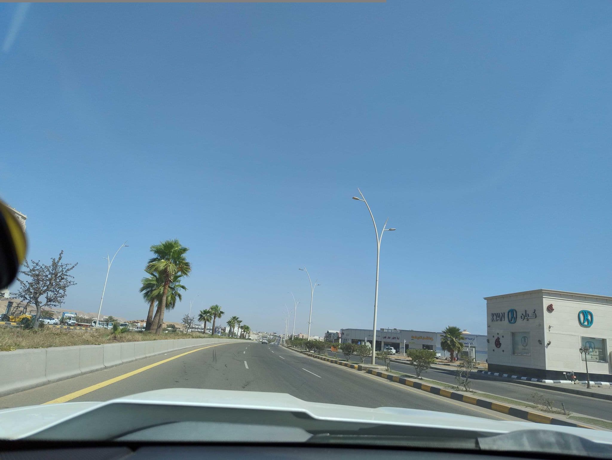 Street view near Al-Fal Hotel | فندق الفال, Duba — © omarnewdrive (CC BY-SA · Mapillary)