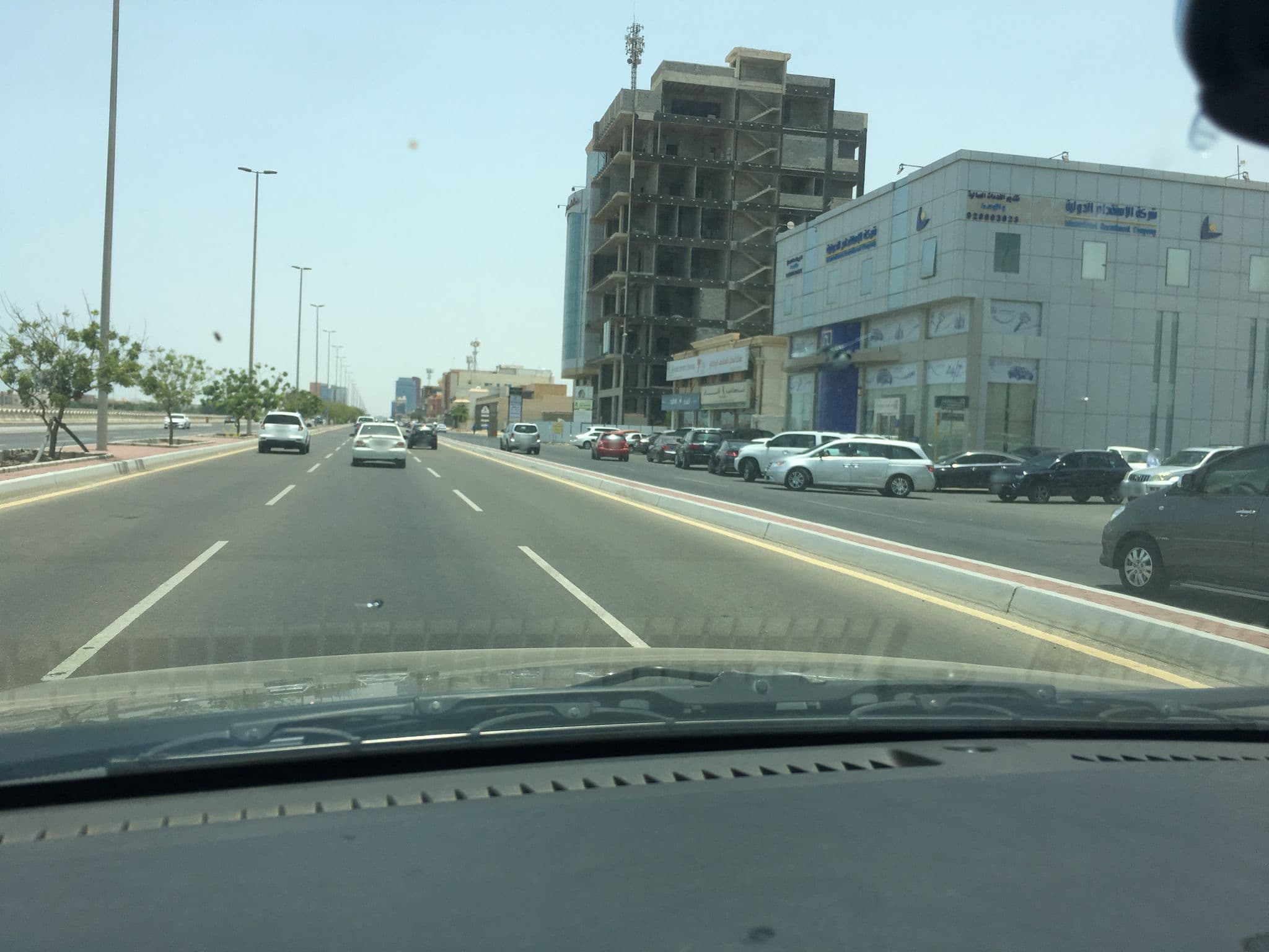 Street view near Knight Tower Hotel Suites, Jeddah — © maanhazzazi (CC BY-SA · Mapillary)