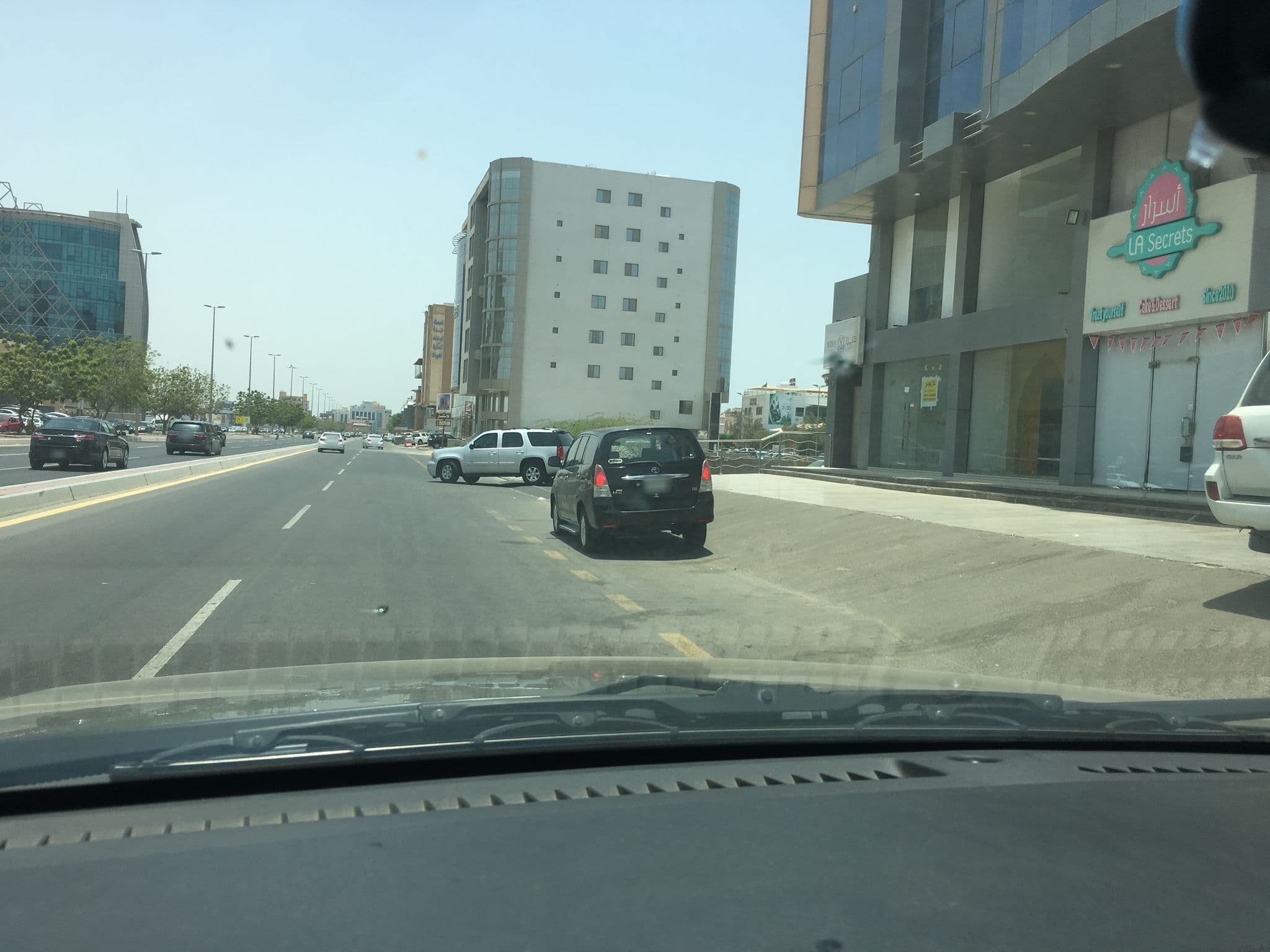 Street view near albsaten hotel, Jeddah — © maanhazzazi (CC BY-SA · Mapillary)